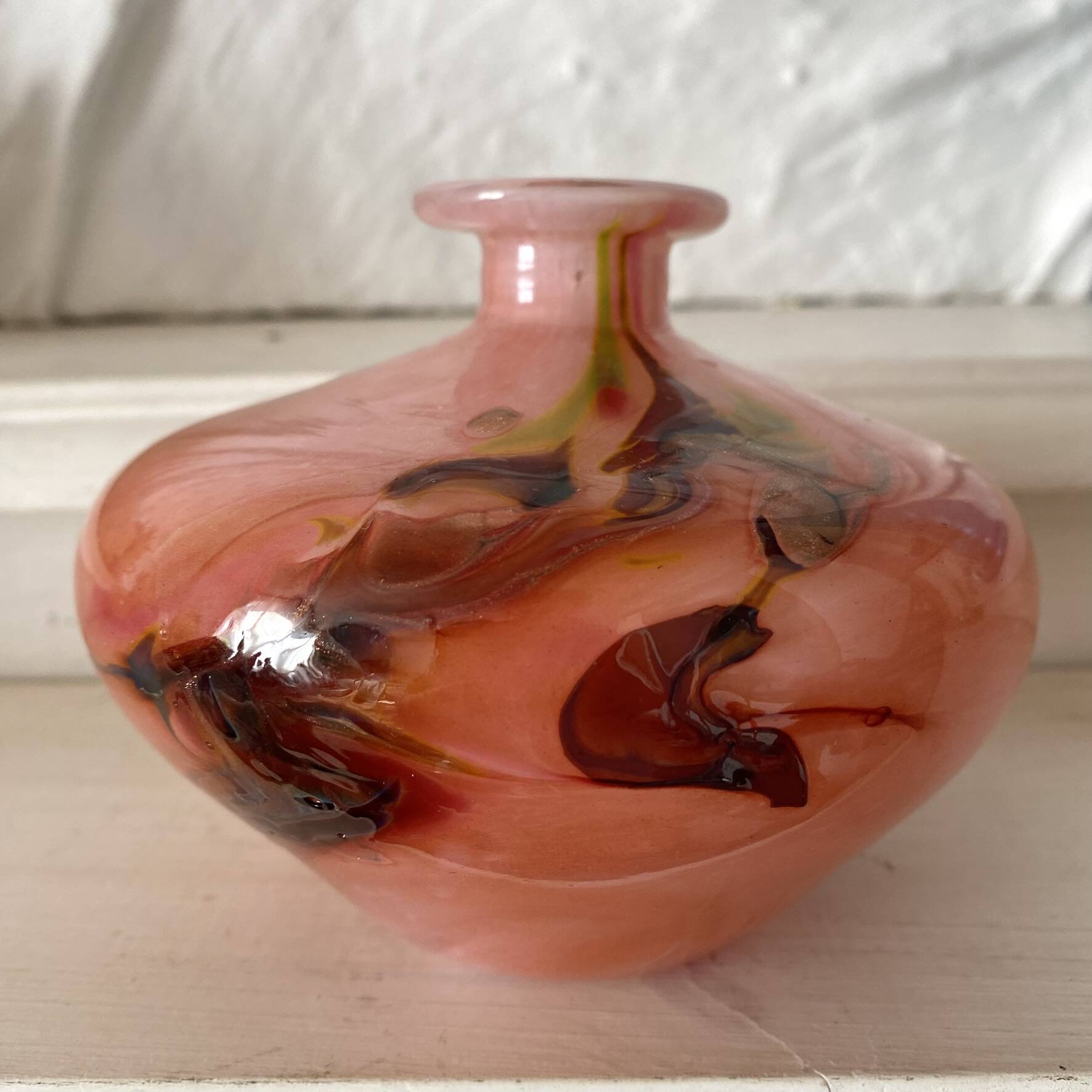Single flower vase signed Gérard Torchaux, Art glass.