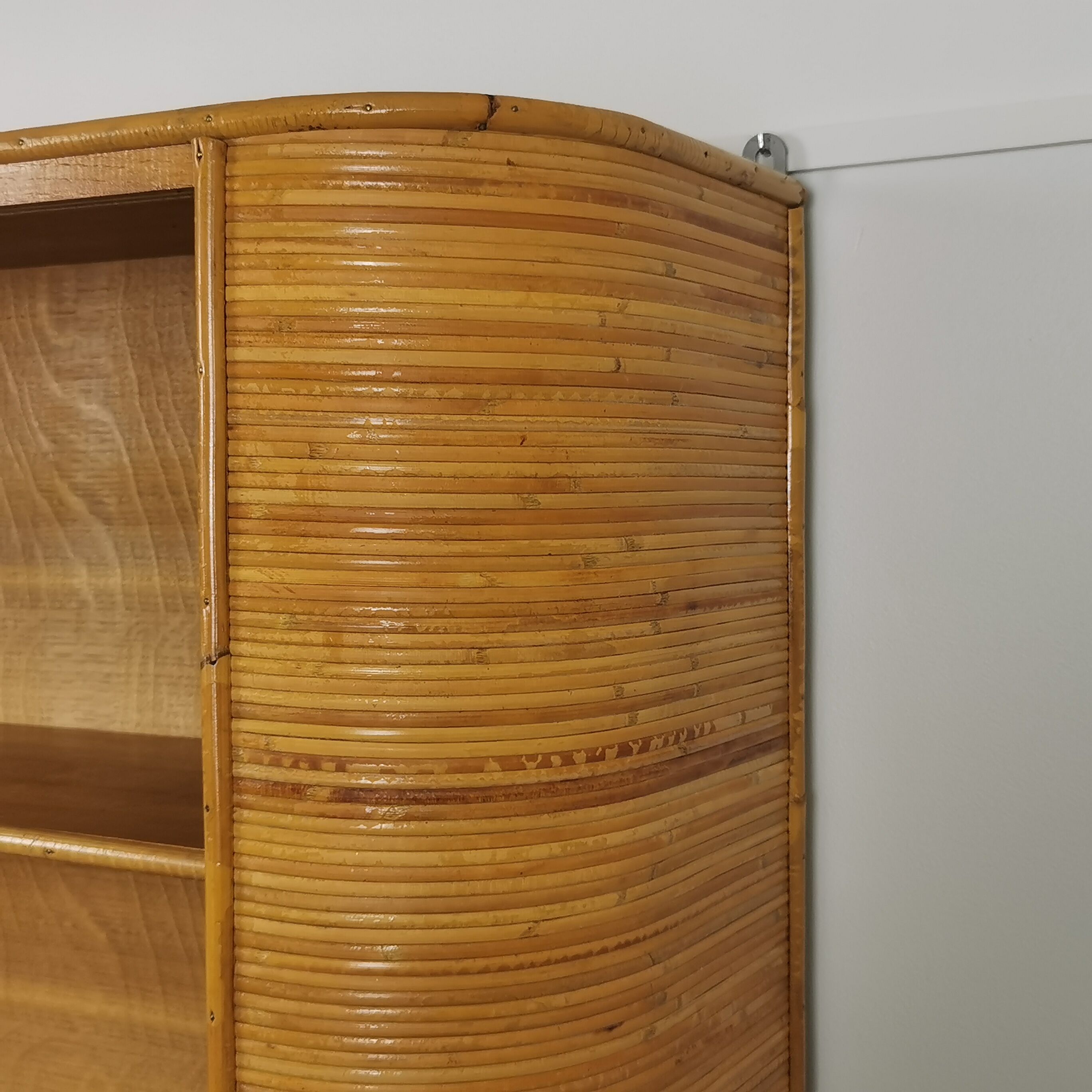 Rattan wall display case 60'