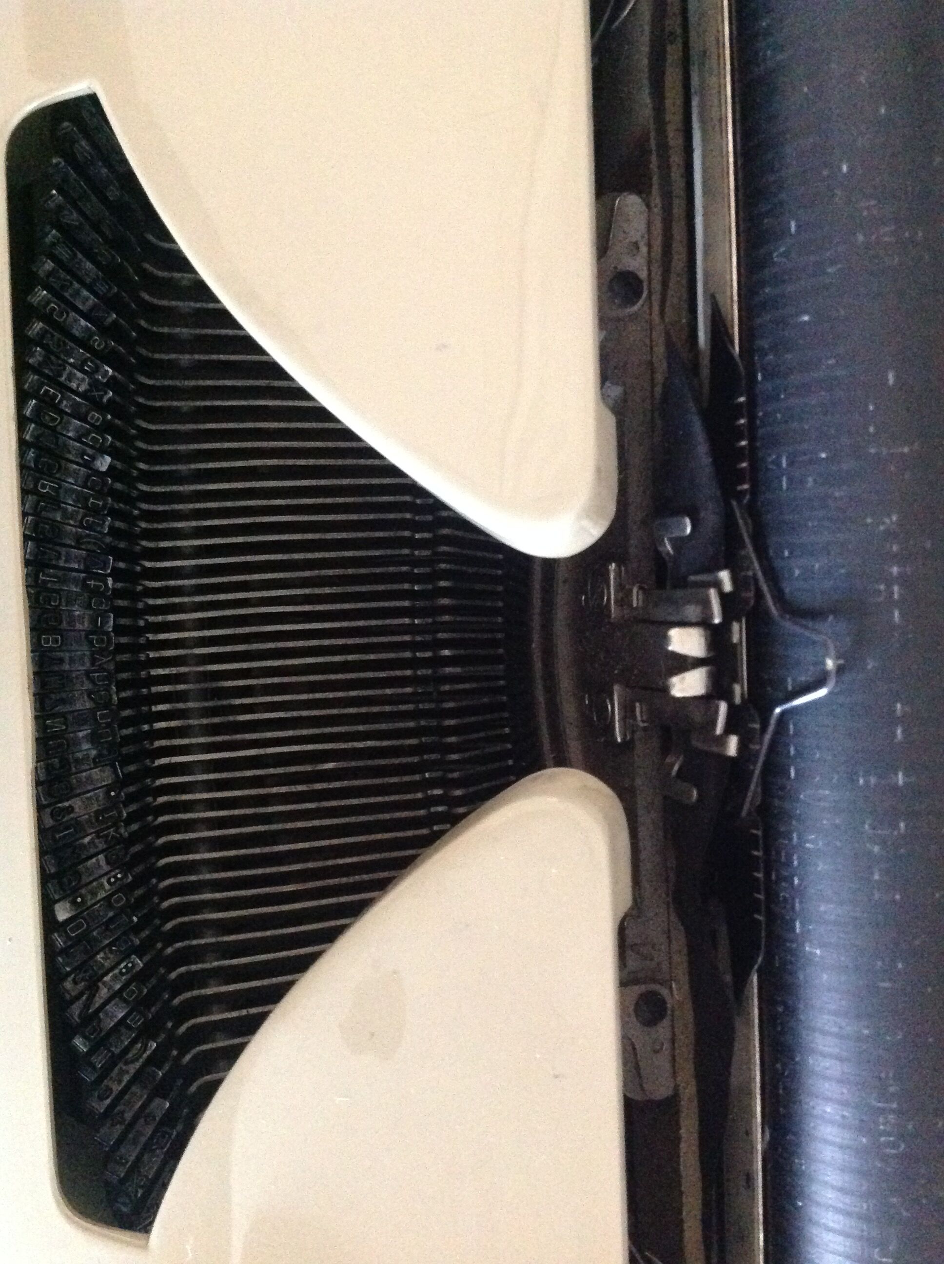 Triumph Gabriele E beige/ vintage 60s writing machine