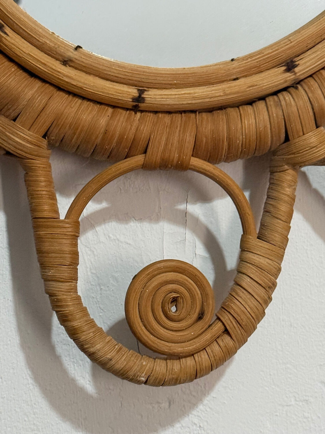 Oval rattan mirror from the 1950s France