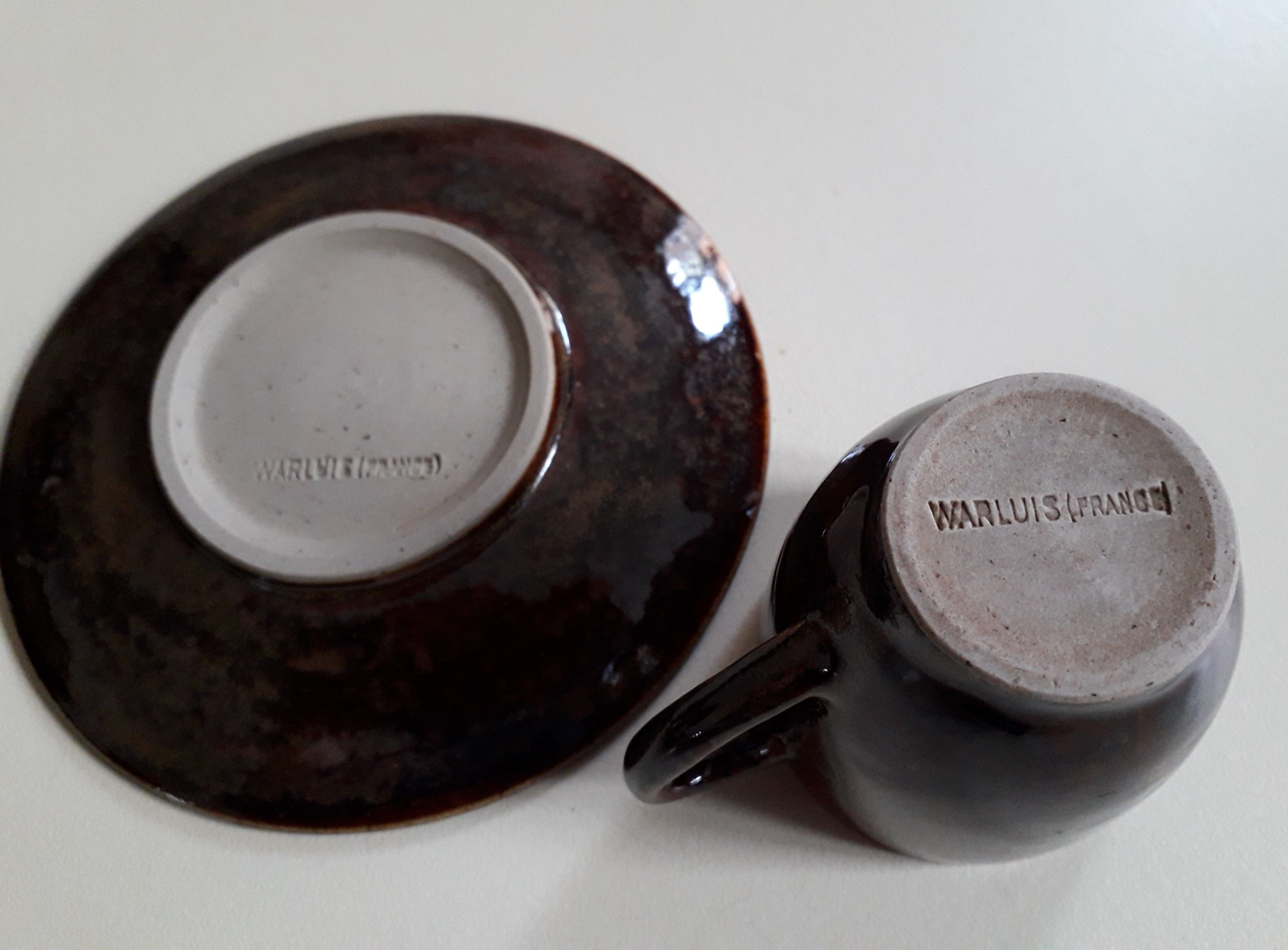 Beauvaisis Warluis 4 cup and sandstone sub-cup set