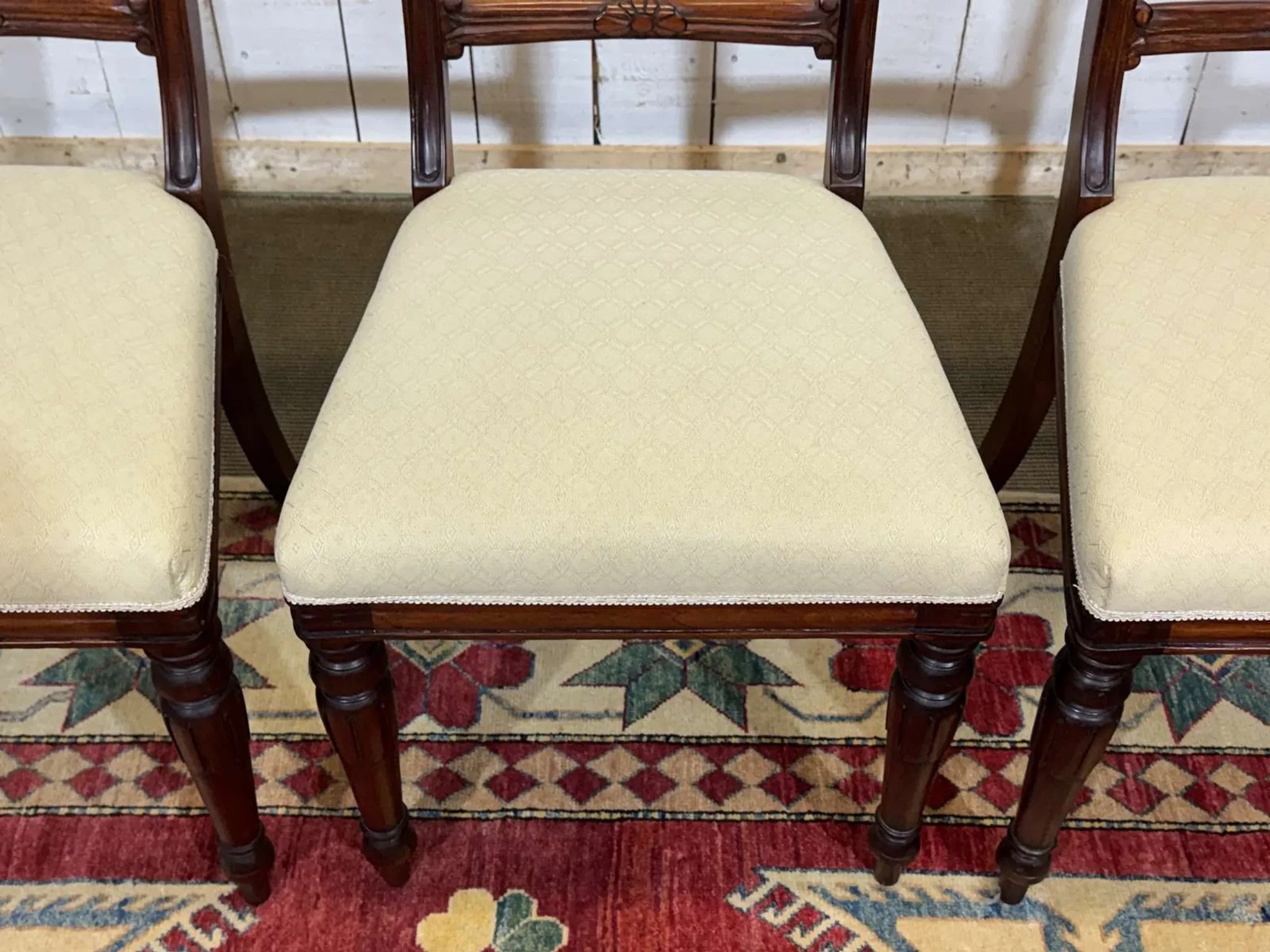 Set of 2 armchairs and 6 English mahogany chairs from the 1950s.