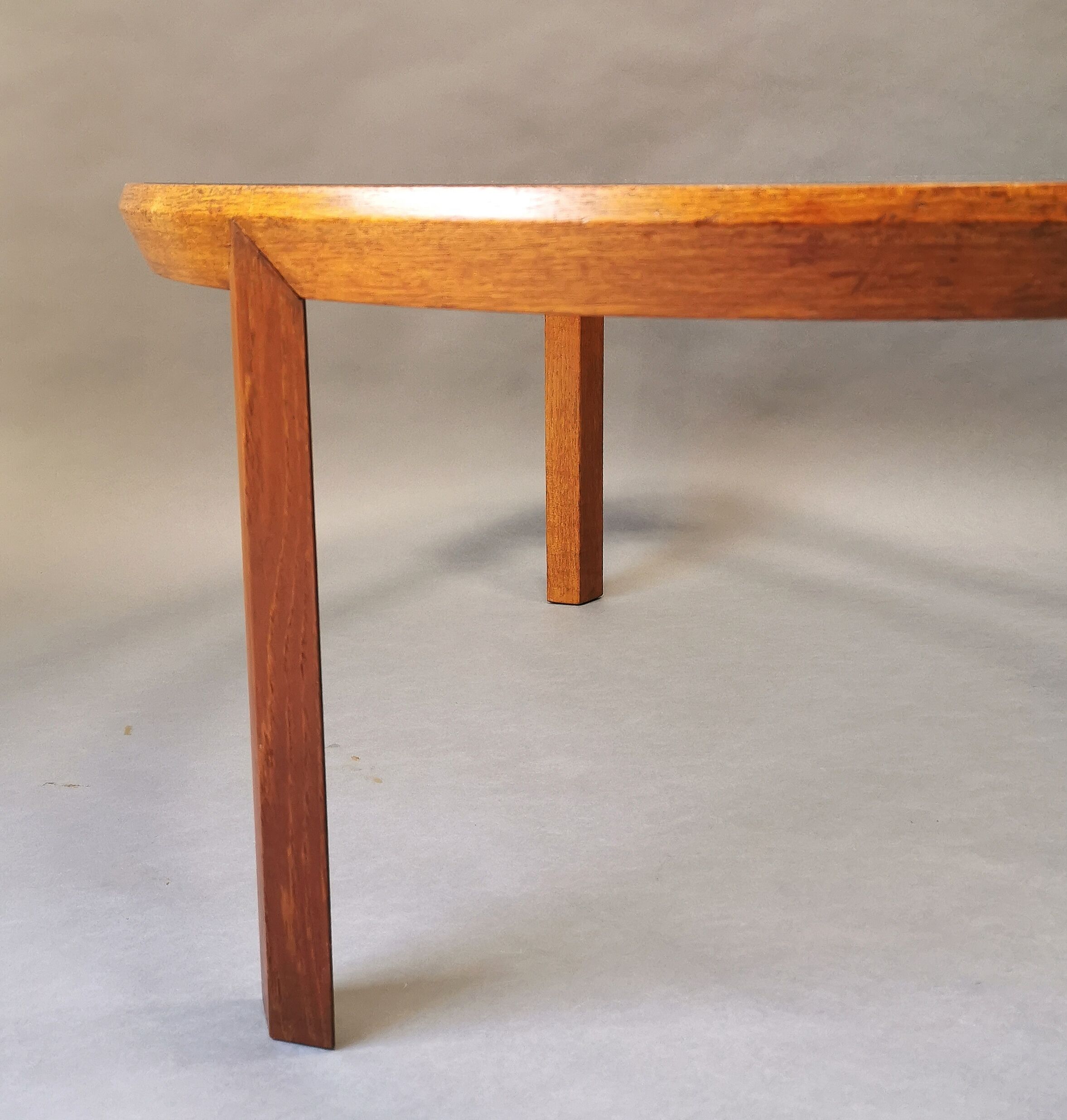 Round bass table in oak and glass, 50s