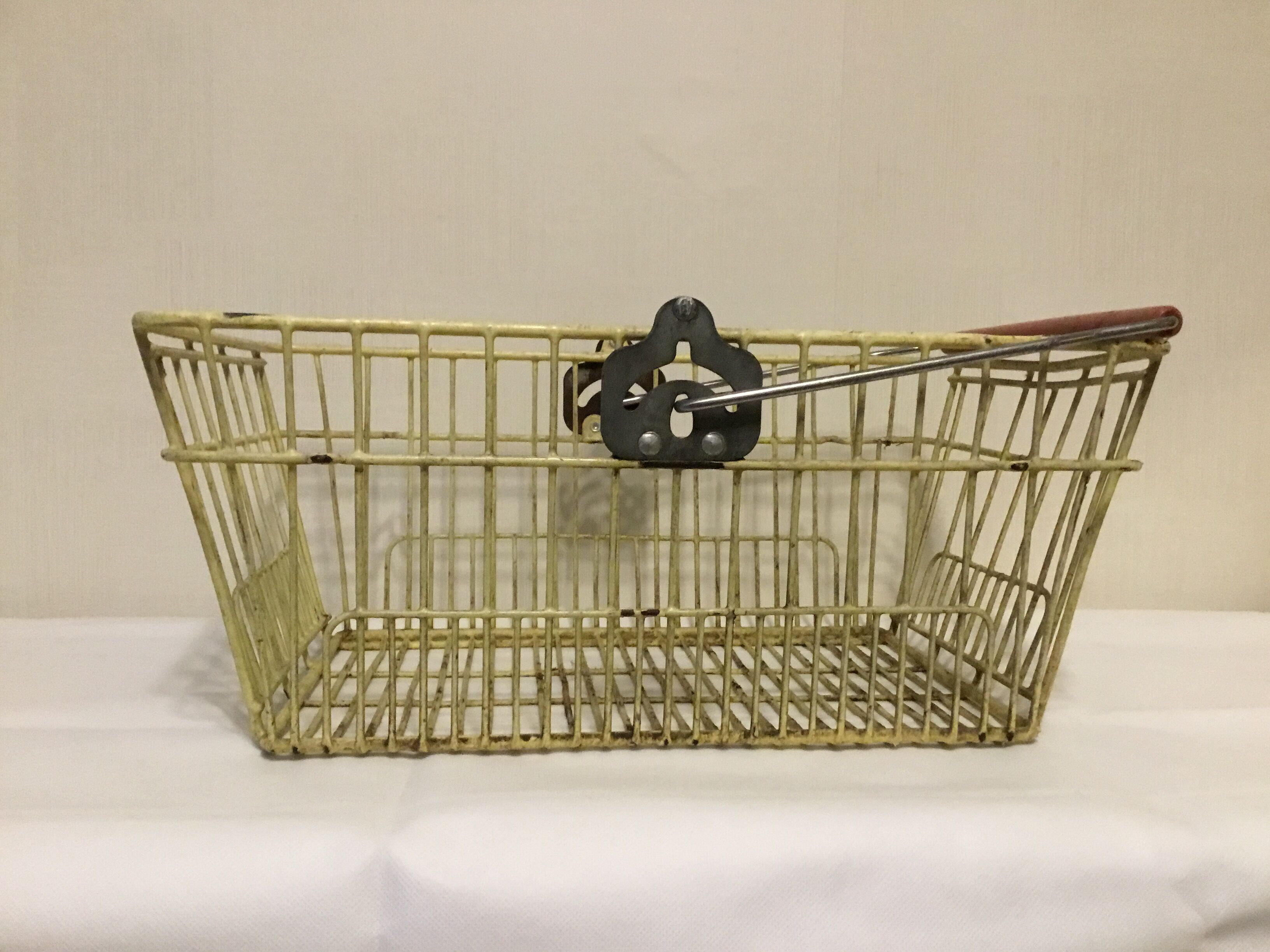 Vintage racing basket