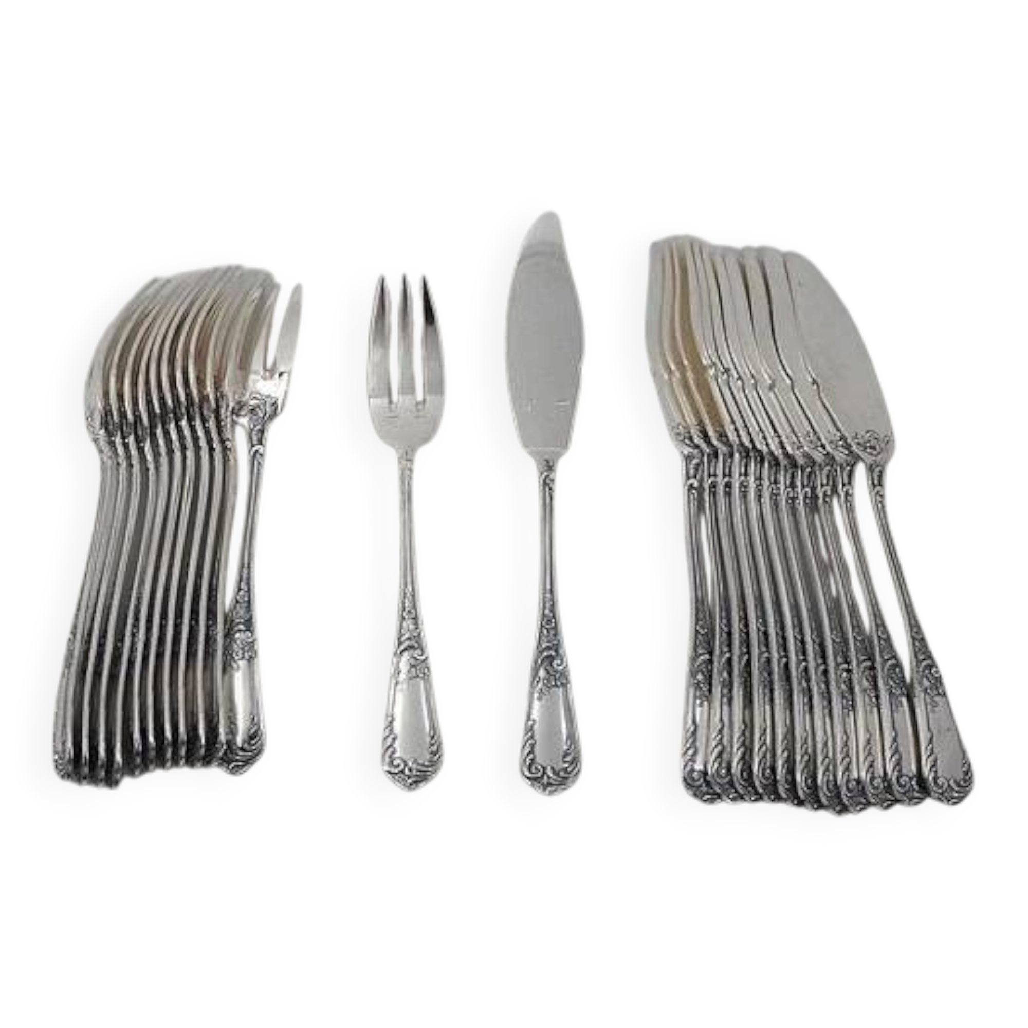 Ercuis Louis XV floral, 12 fish cutlery sets, 24 pieces in silver-plated metal.