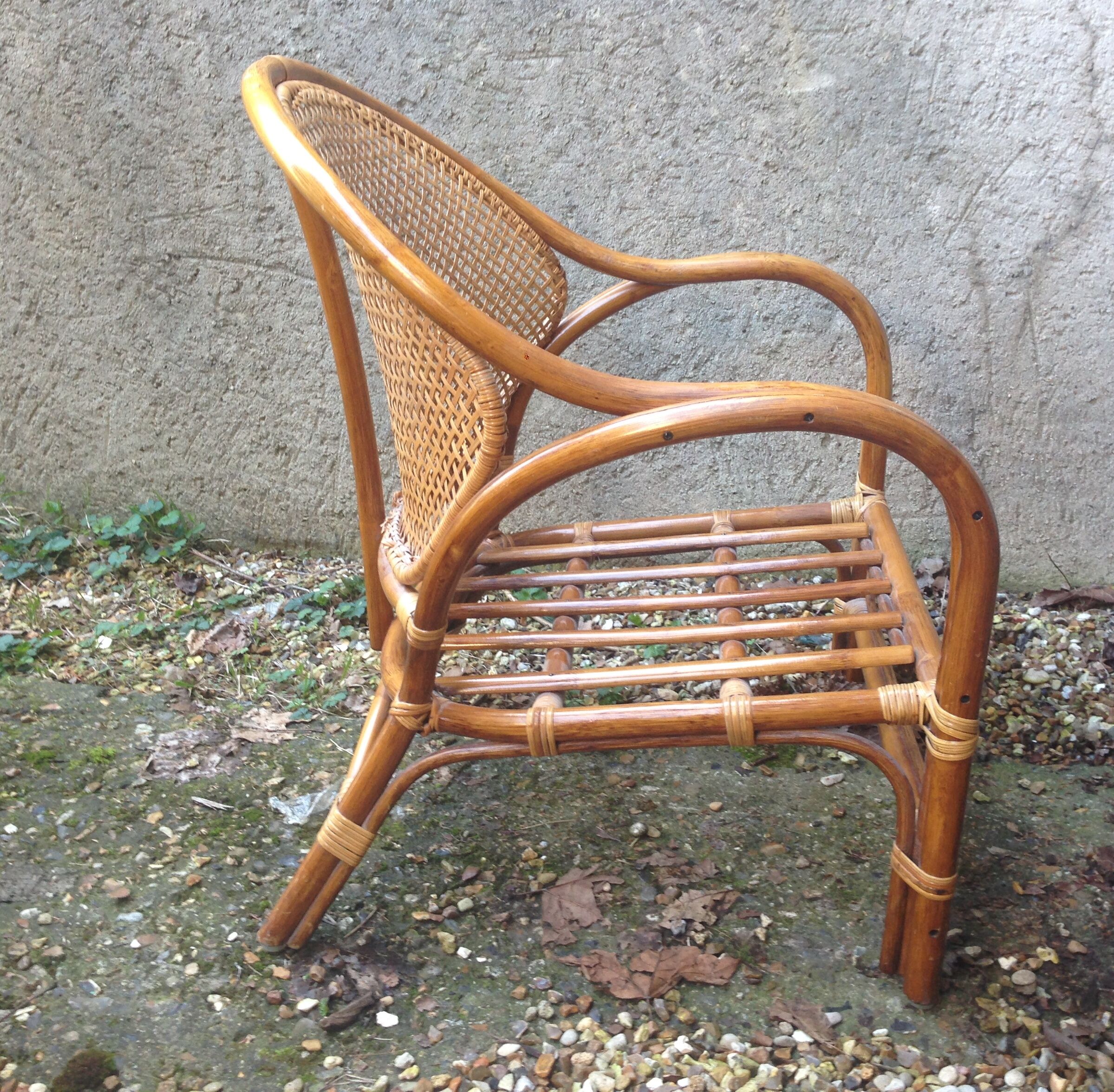 Fauteuil bas en rotin et bambou dossier canné vintage