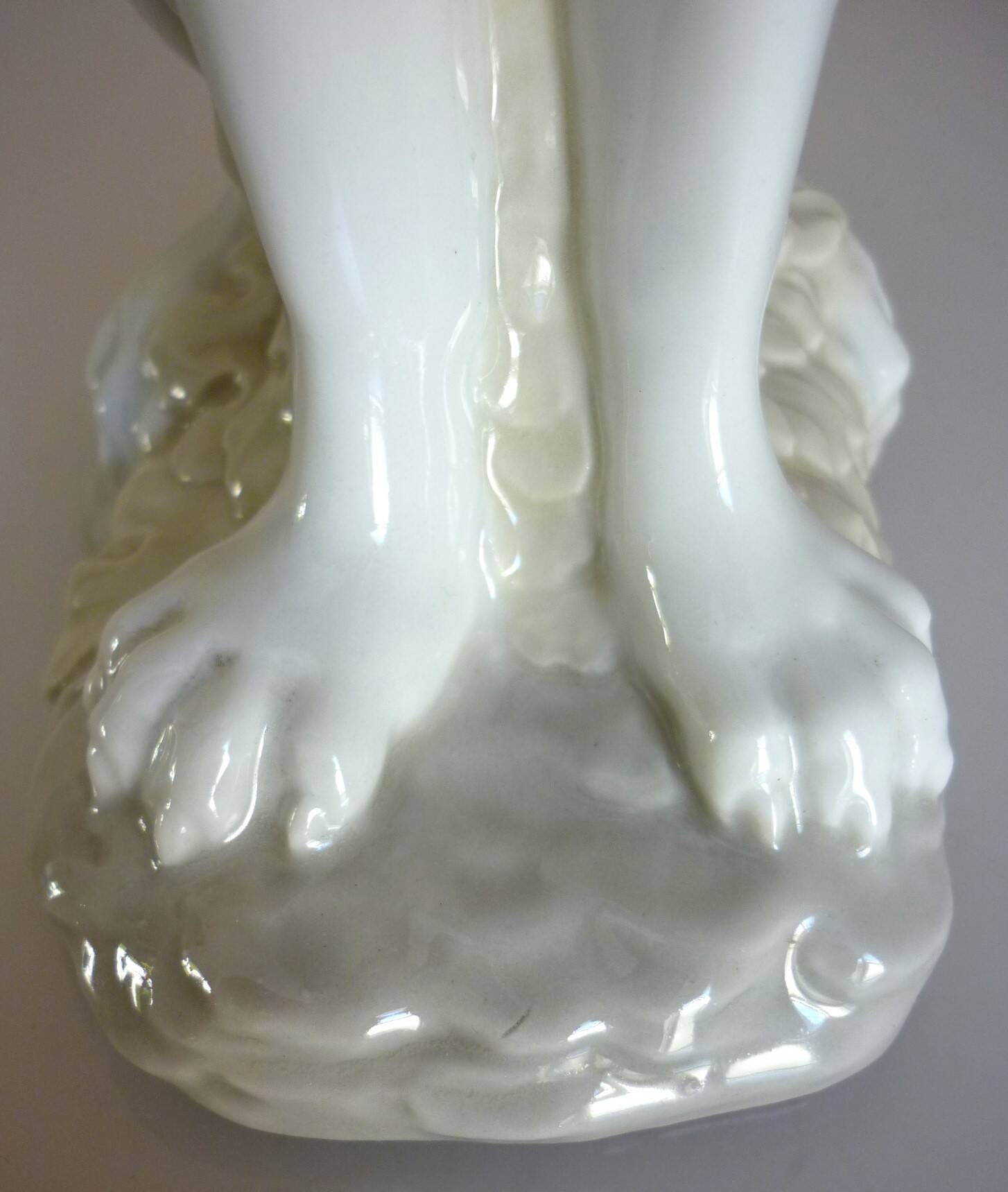 Large porcelain figurine, dog, setter, hunting, signed d'Art SA, vintage