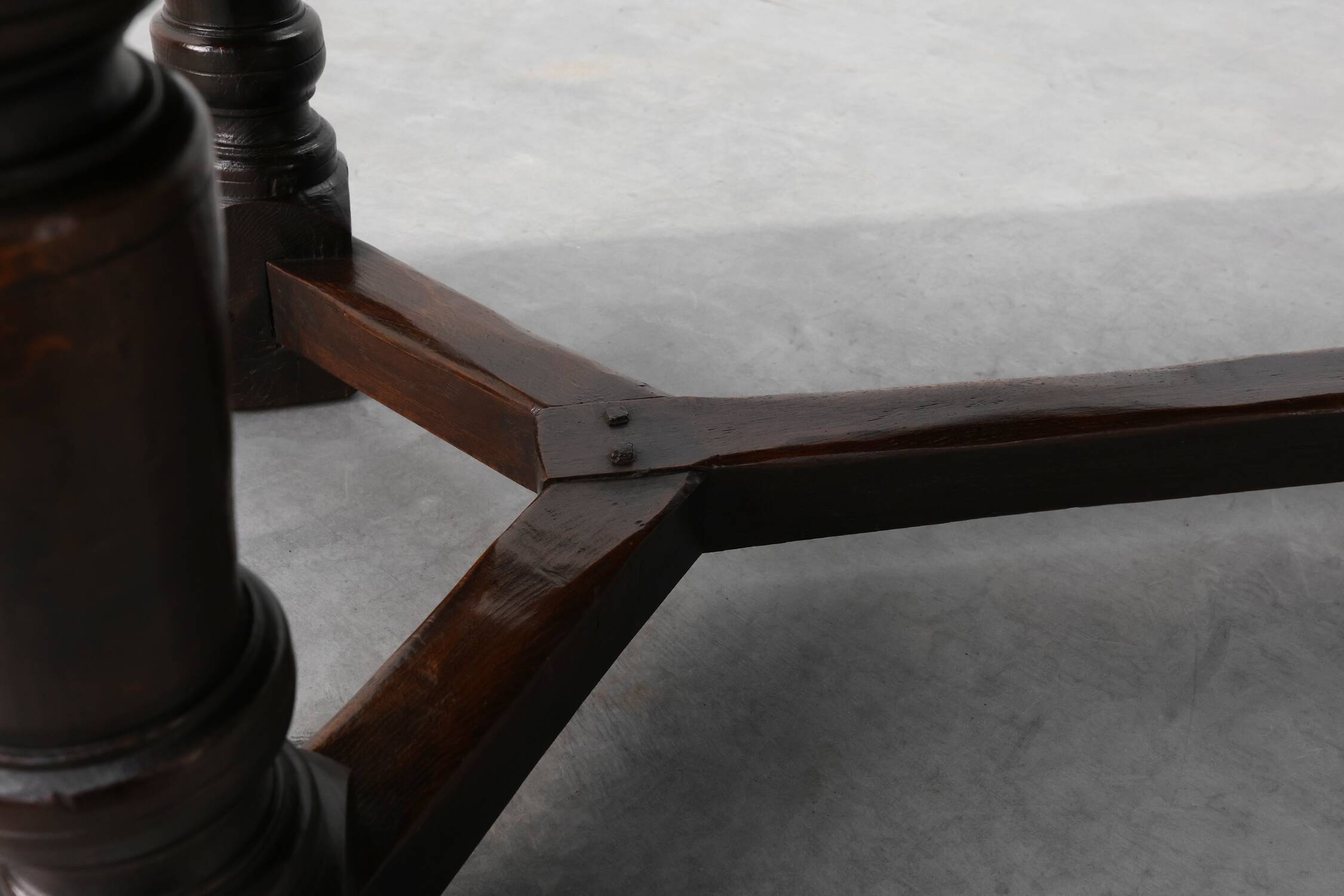 17th-Century Belgian full dark Oak Dining Table