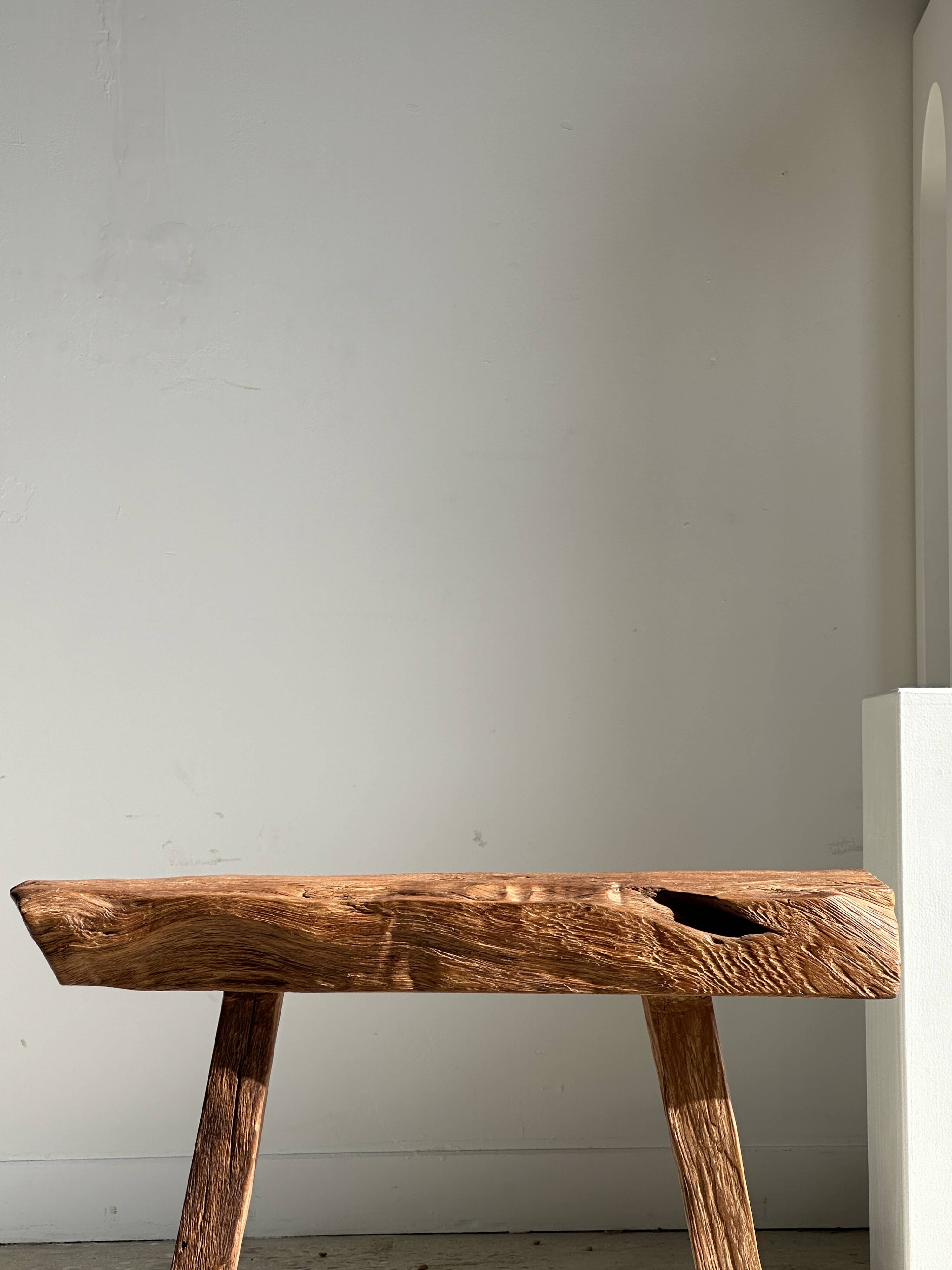 Small organic bench in upcycled Asian teak quadripod - Sungai