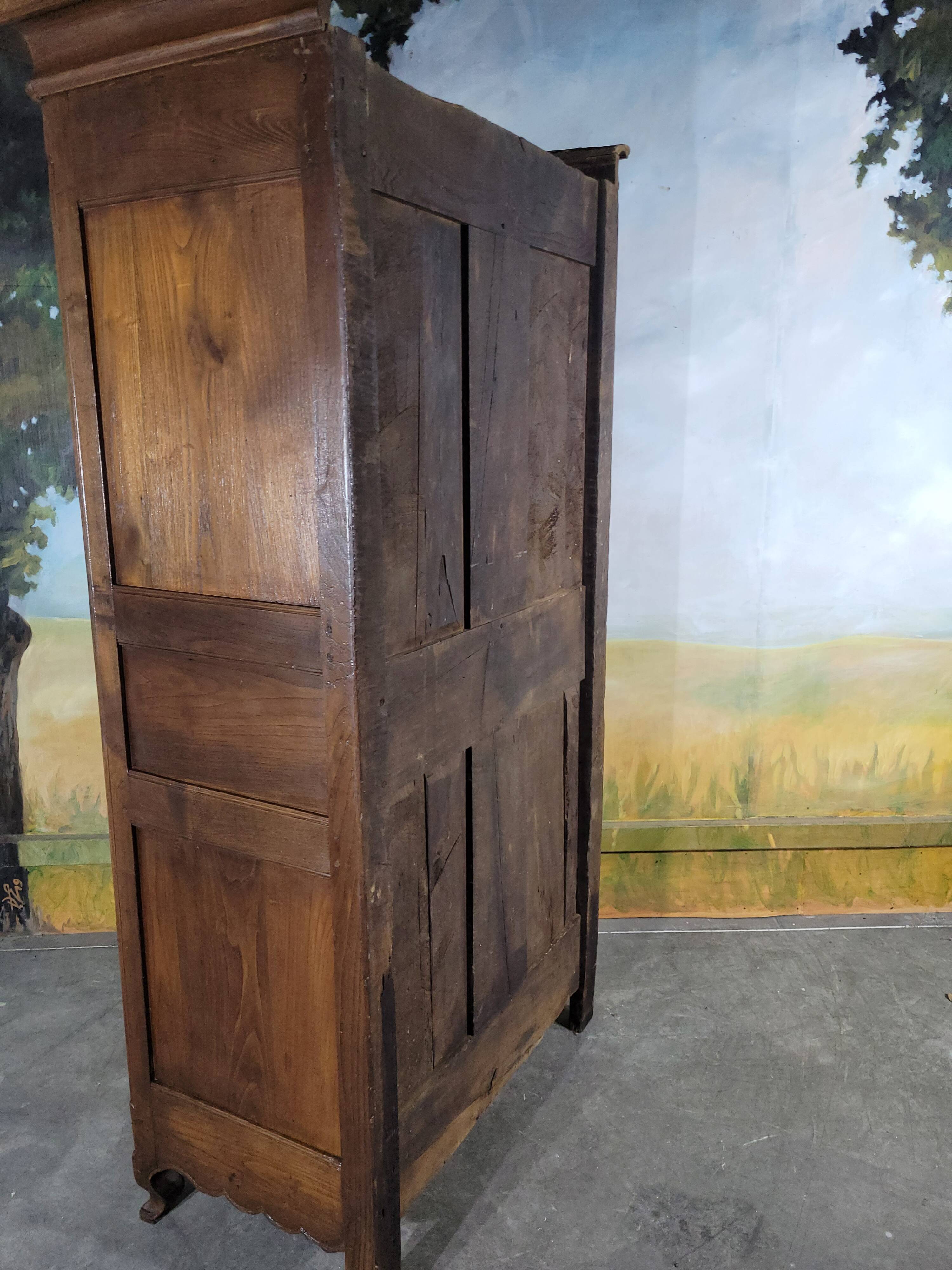 Louis XV oak bonnetière