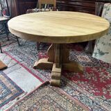Round table in solid oak