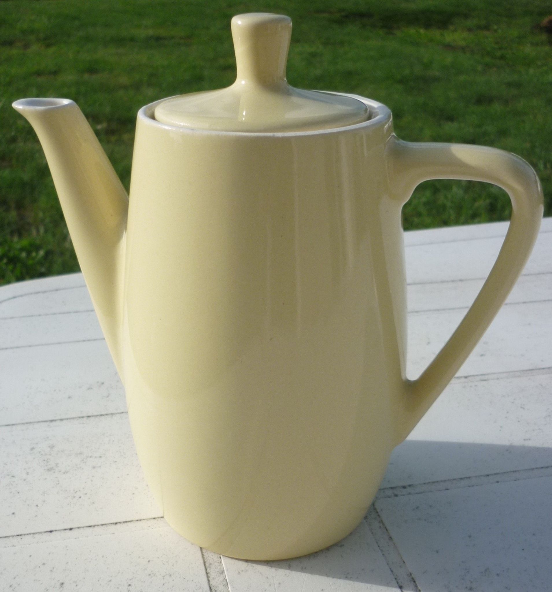 Cafetière jaune en céramique vintage