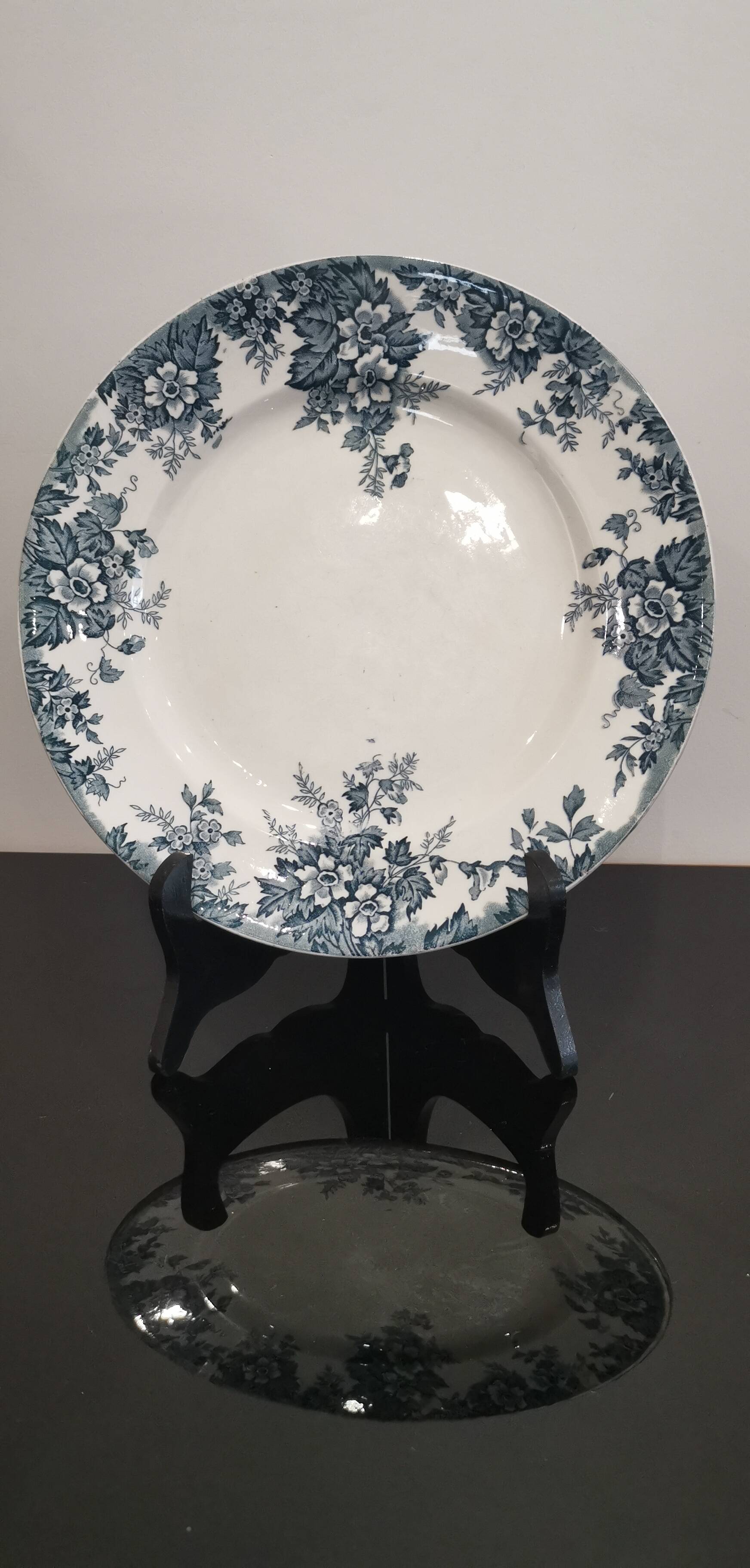 Old Moulin des loups dish Marie Louise iron earth model 29.5cm