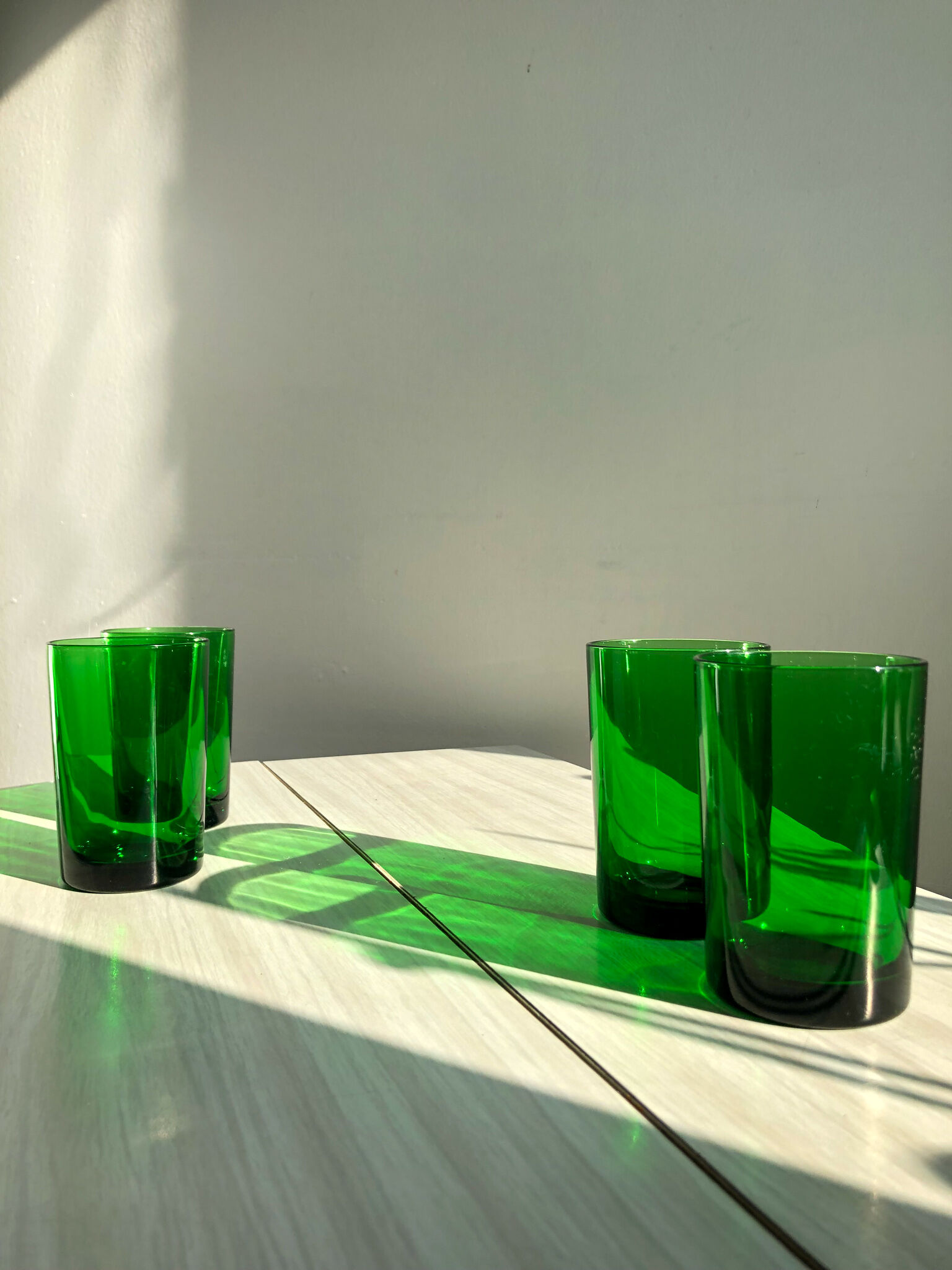 Lot de 4 verres verts translucides style vereco