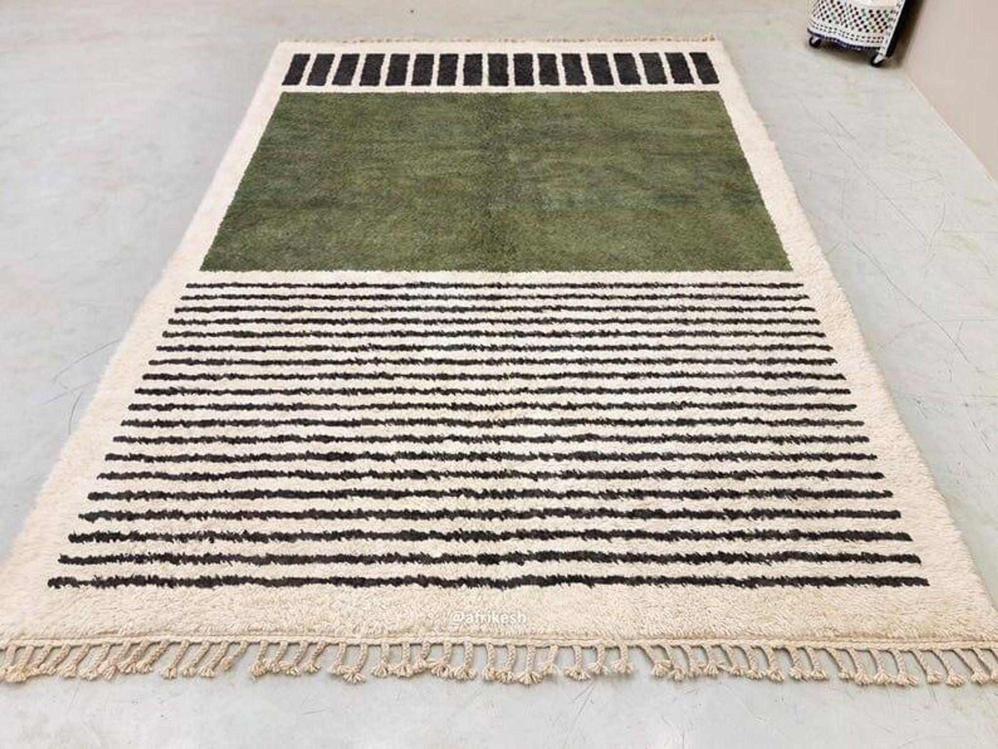 Handmade green and white Beni Ourain rug, size 1.4/2.6 m.