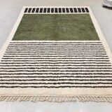 Handmade green and white Beni Ourain rug, size 1.4/2.6 m.
