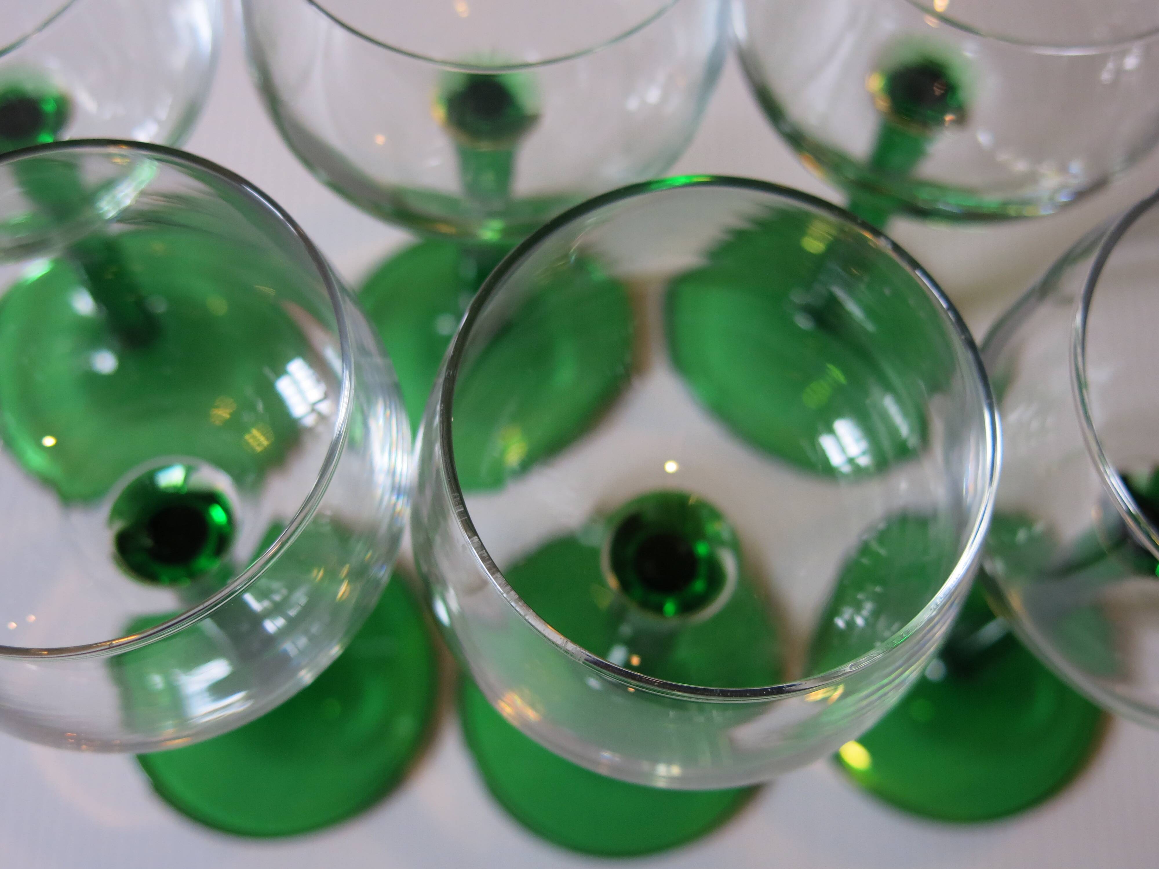 6 glasses of white wine from Alsace in very good condition.