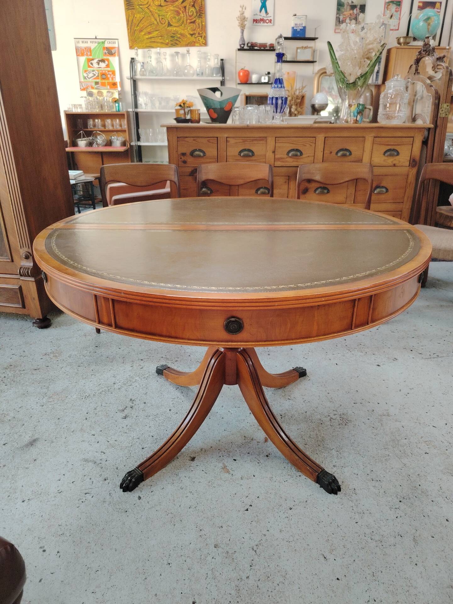 Round Regency dining table in mahogany and green leather with extensions - 20th century