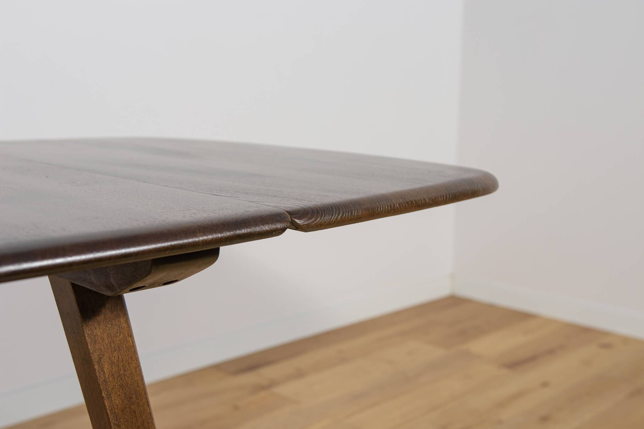 Table à manger Goldsmith Series par Lucian Ercolani pour Ercol, Royaume-Uni