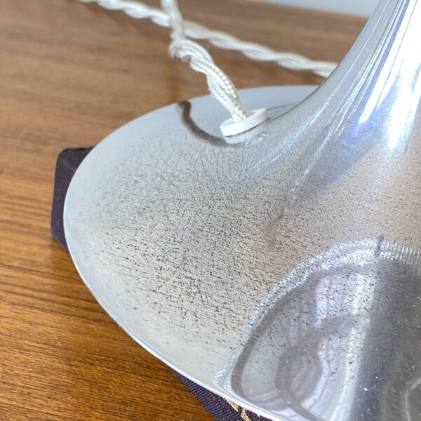Paire de lampes vintages globe en verre type Holophane et métal chromé
