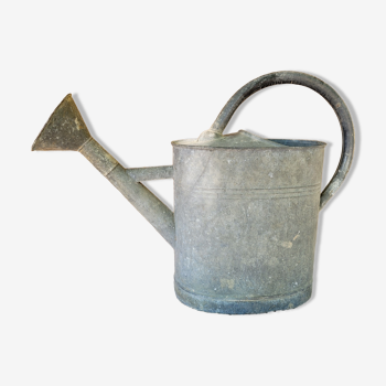 Zinc watering can with pommel