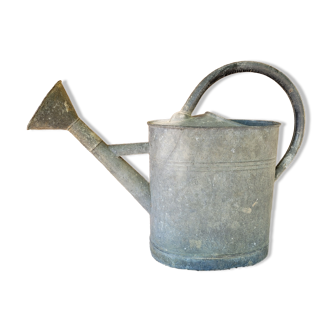 Zinc watering can with pommel