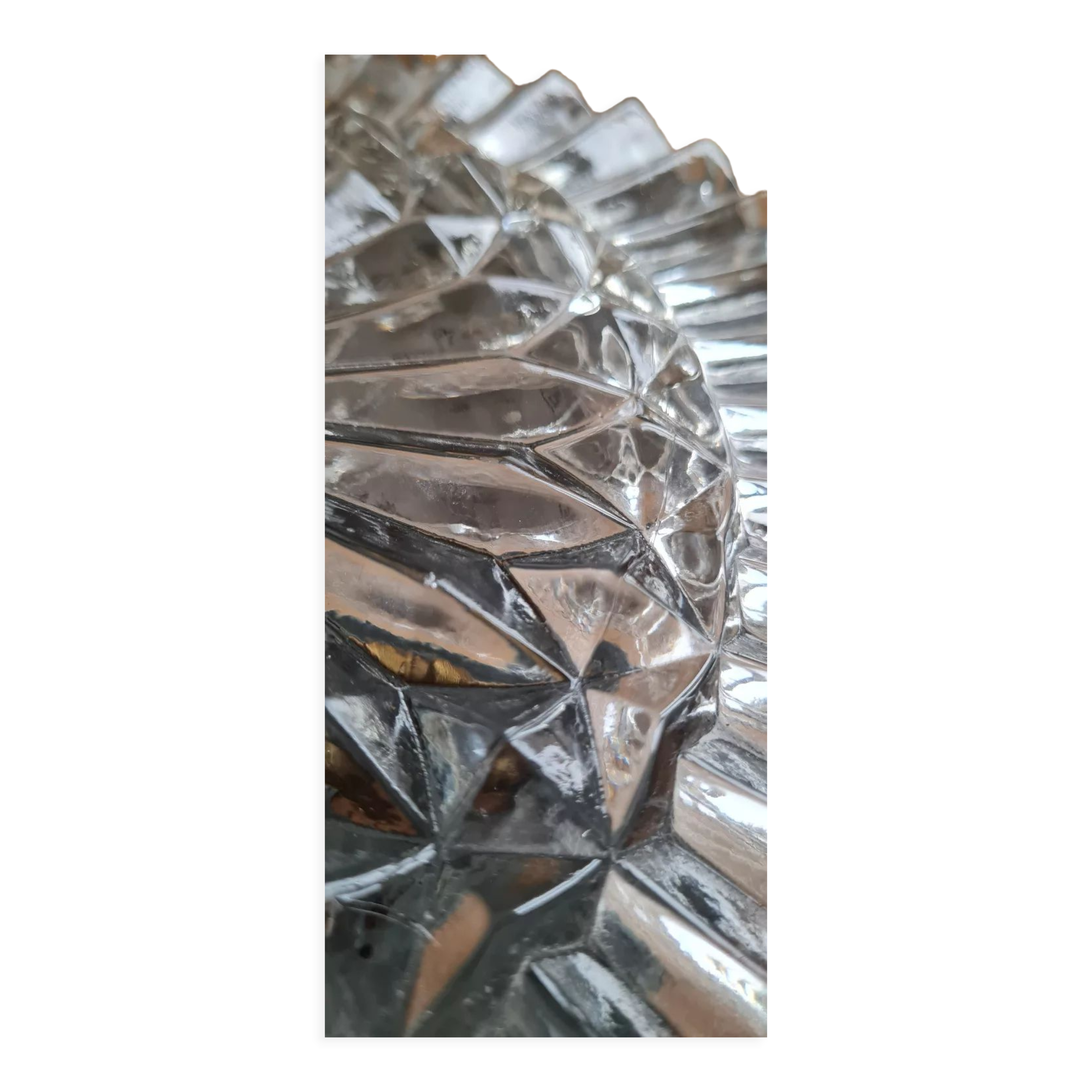 Plafonnier en verre ciselé