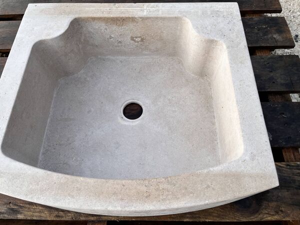 Evier en pierre arrondi