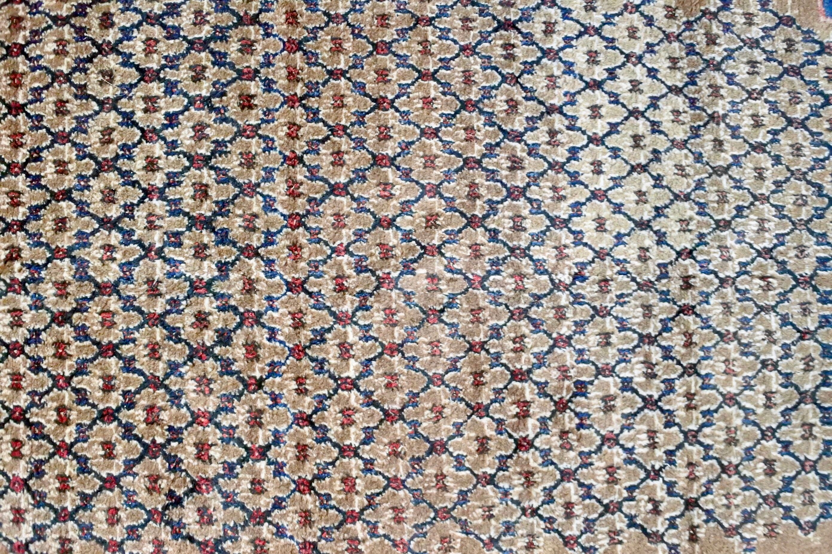 Spectacular hand-knotted Persian rug 245x137cm