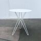 Table d'extérieur en métal série Tio minimaliste par Chris Martin pour Massproductions, Finlande