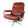 Fauteuil rembourré en cuir rouge et cadre en métal, de design danois des années 1960