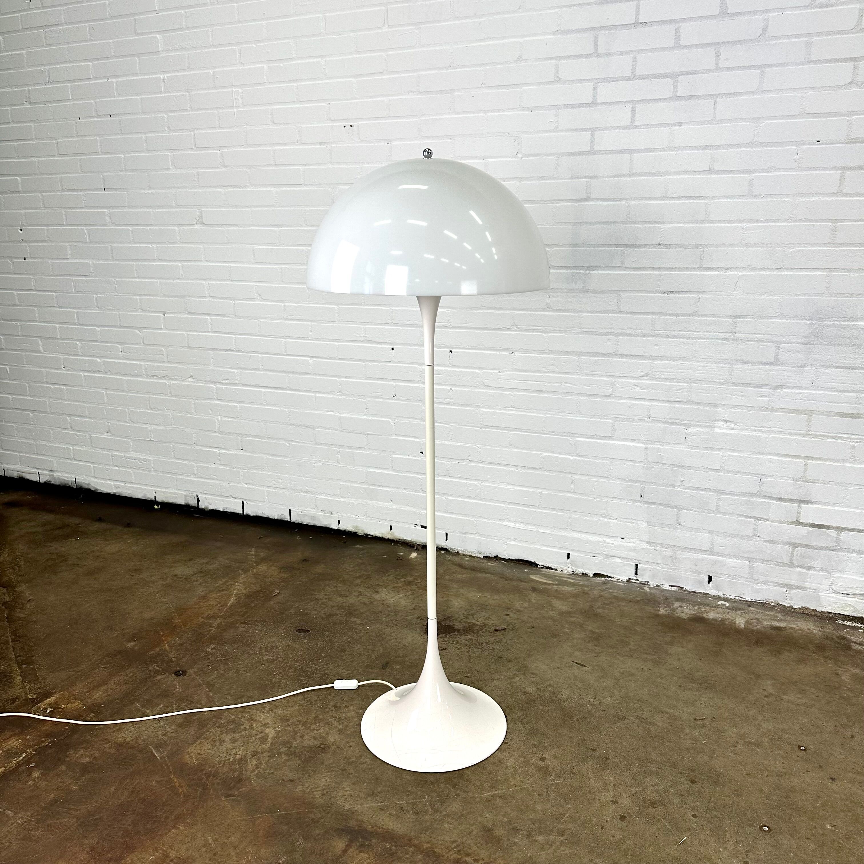 Lampadaire Panthella de Vener Panton, Louis Poulsen