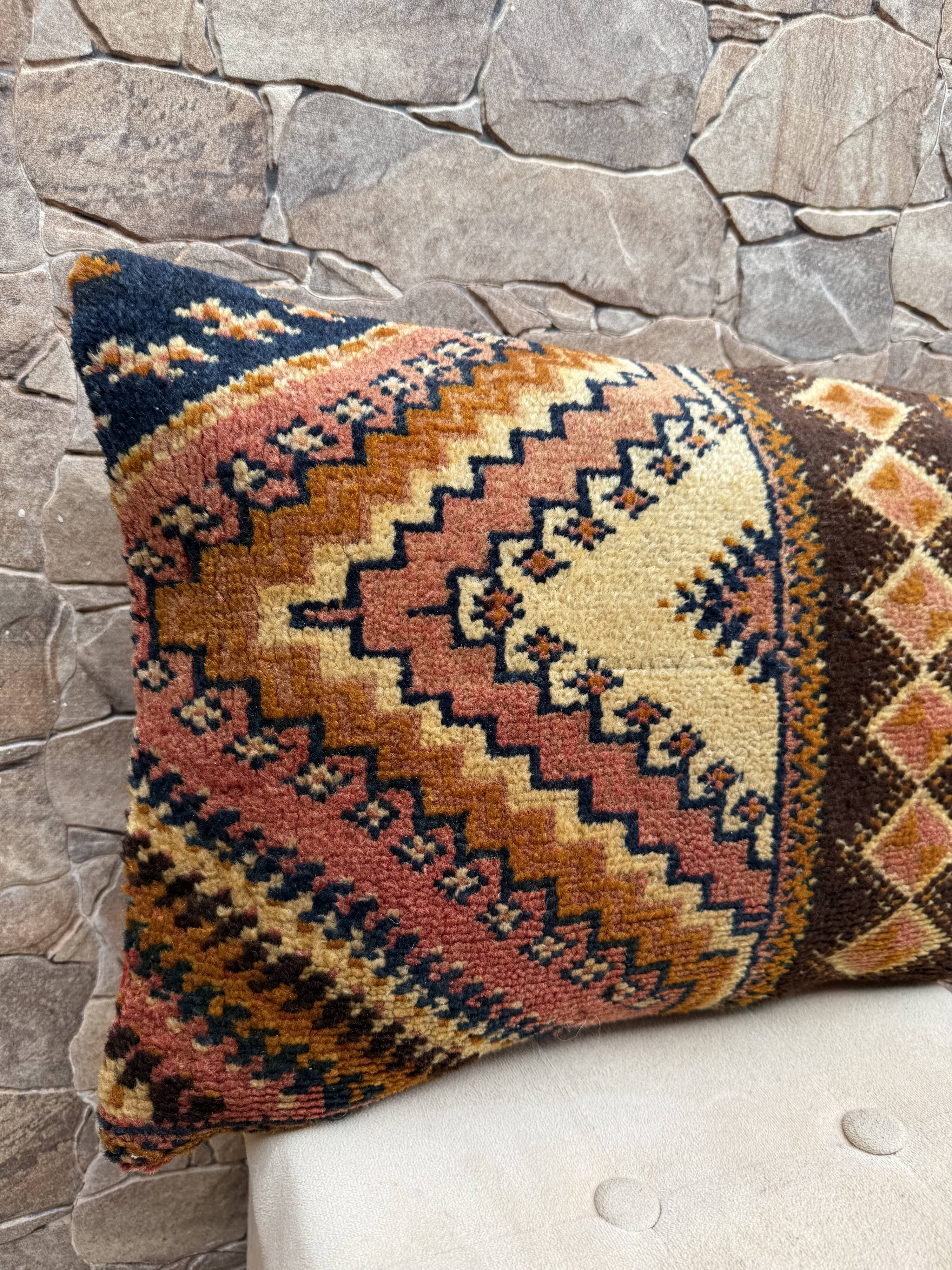 Housse de coussin vintage kilim berbère:Coussin en laine marocaine 60x40cm