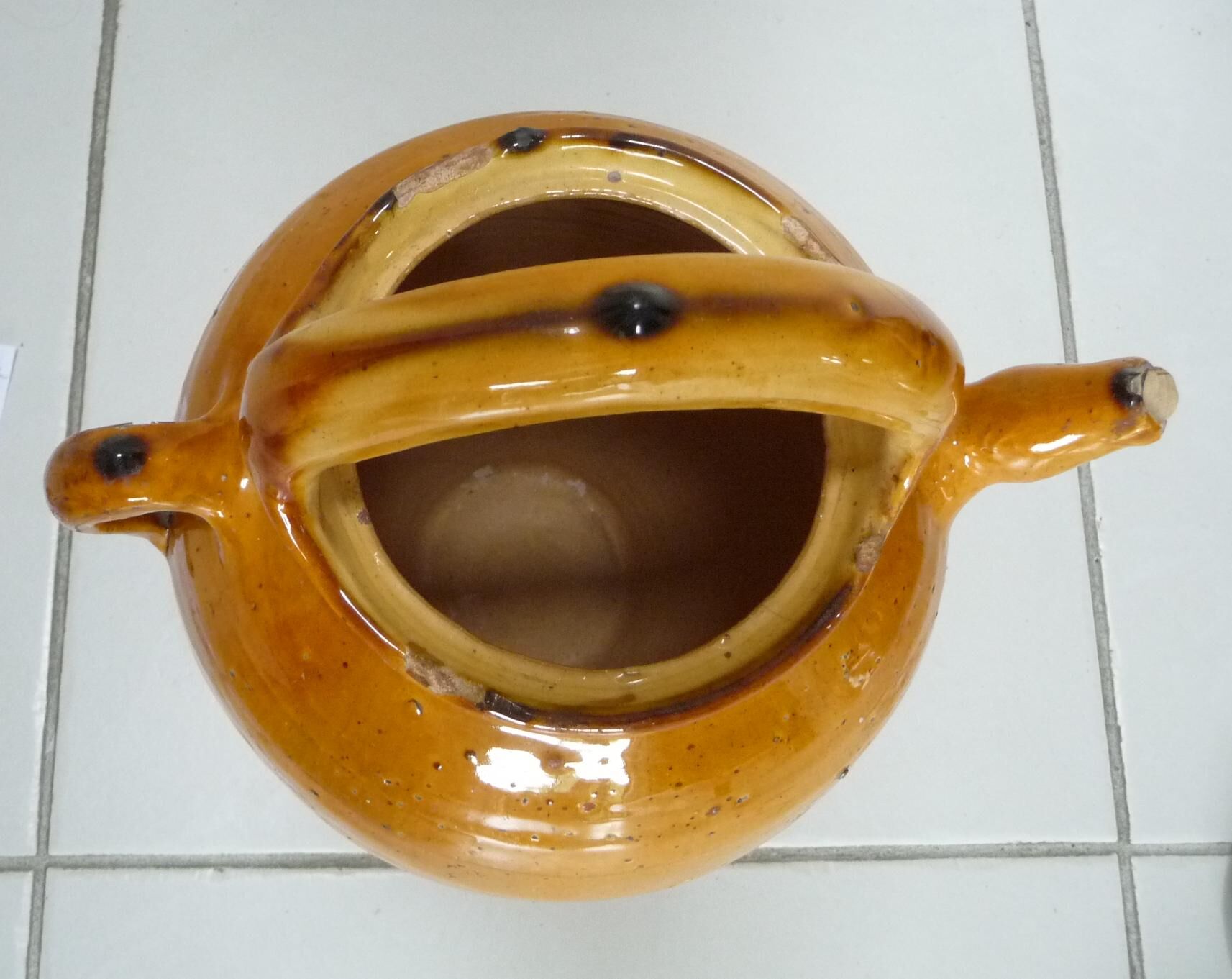 Poterie ancienne, cruche à eau