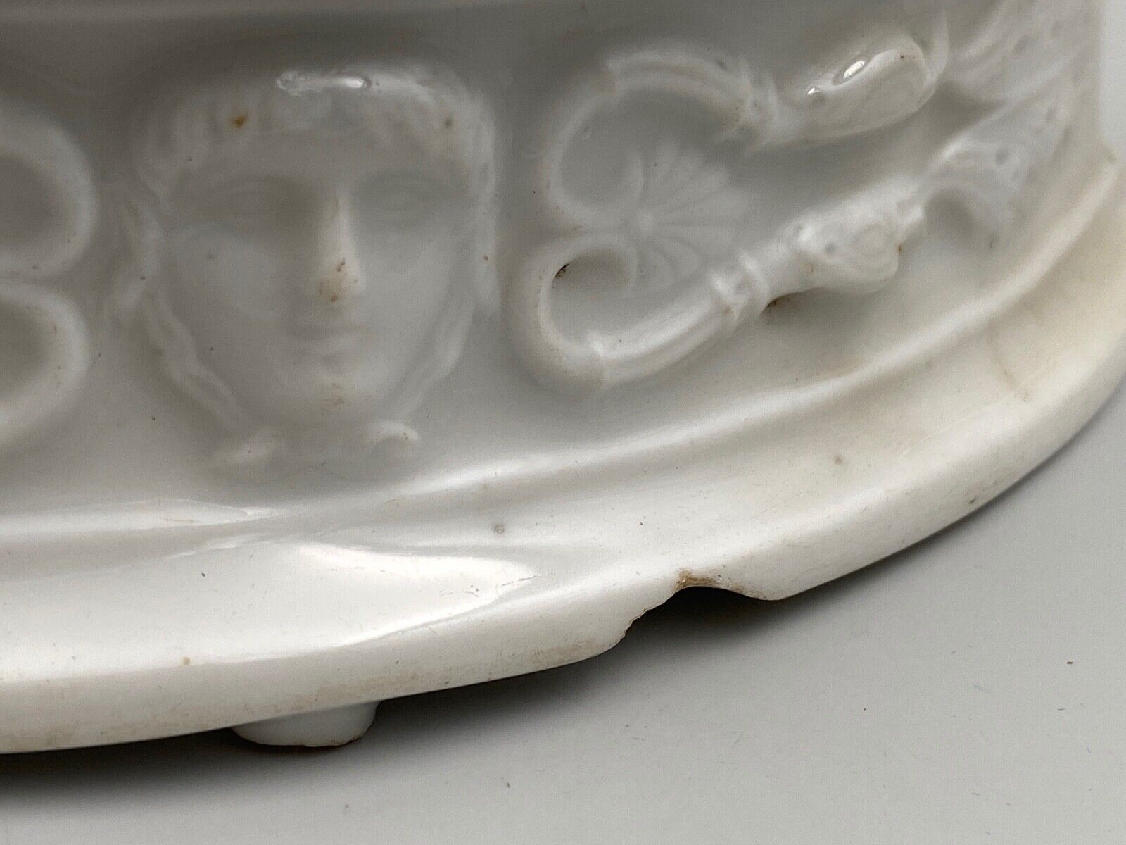 Inkwell late eighteenth early nineteenth white porcelain antique decoration