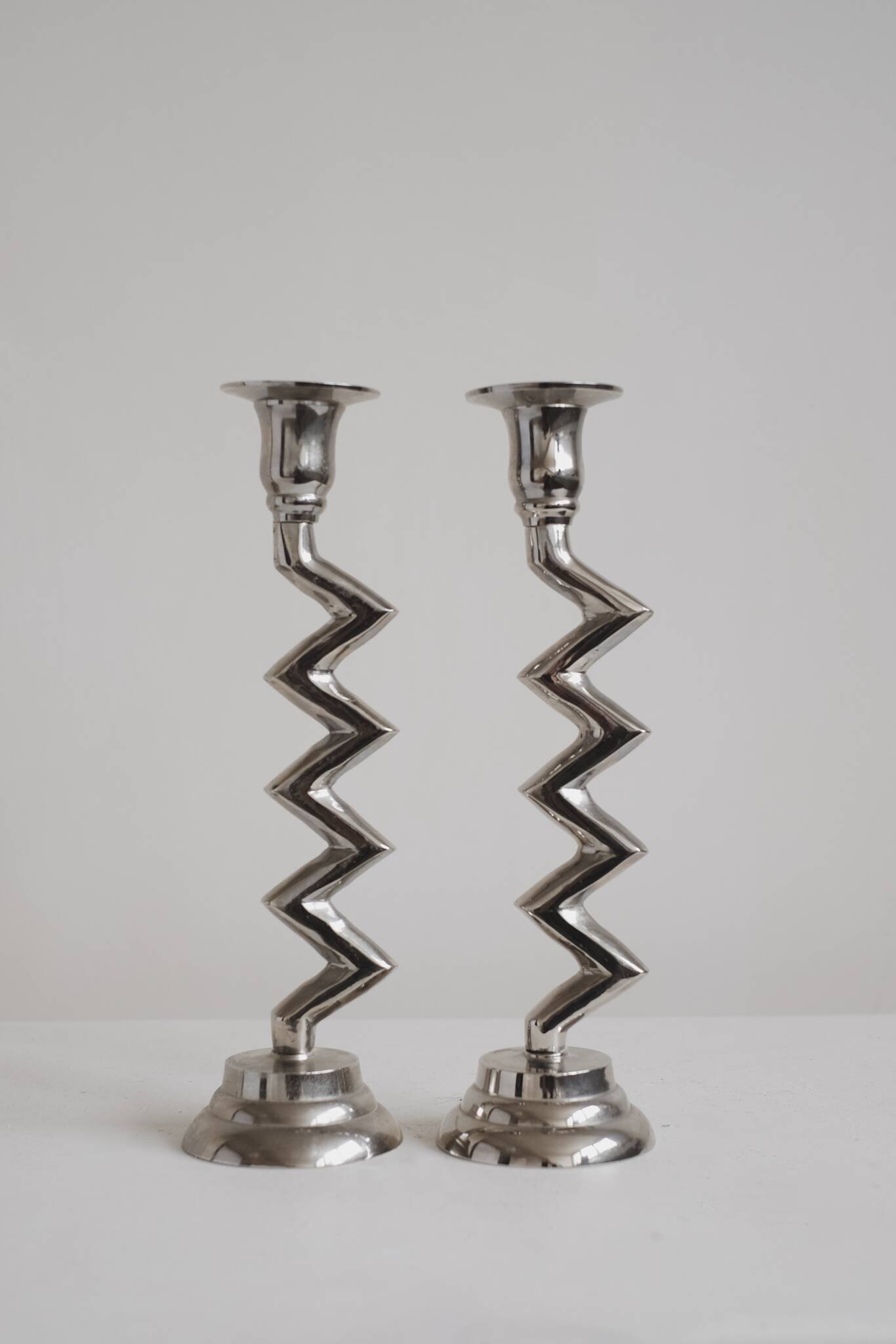 Ensemble de bougeoirs en zigzag