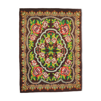 Tapis de laine brune avec des fleurs fait à la main en Roumanie 216x155cm