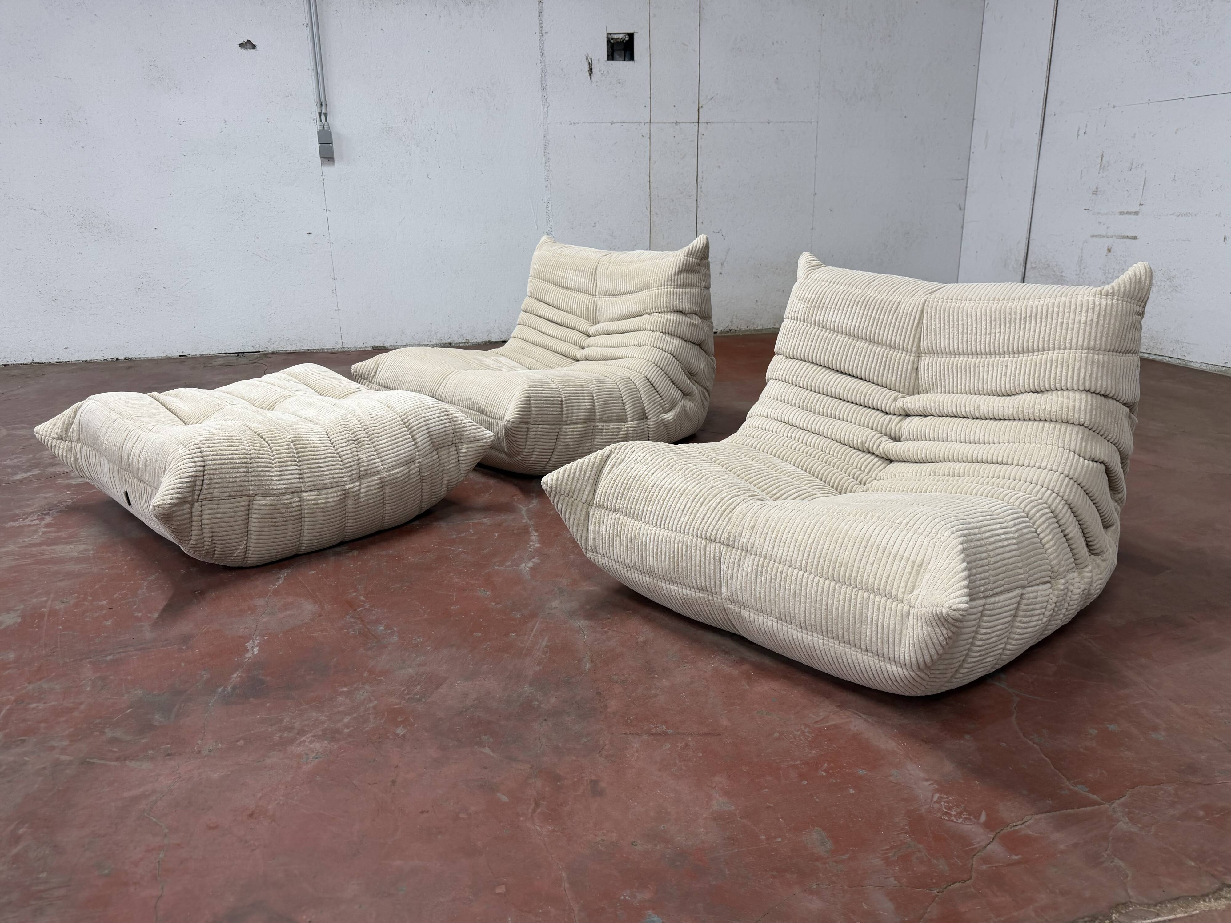 Ligne Roset Togo 2x 1-seater with 1x ottoman in beige corduroy in 10/10 condition!!