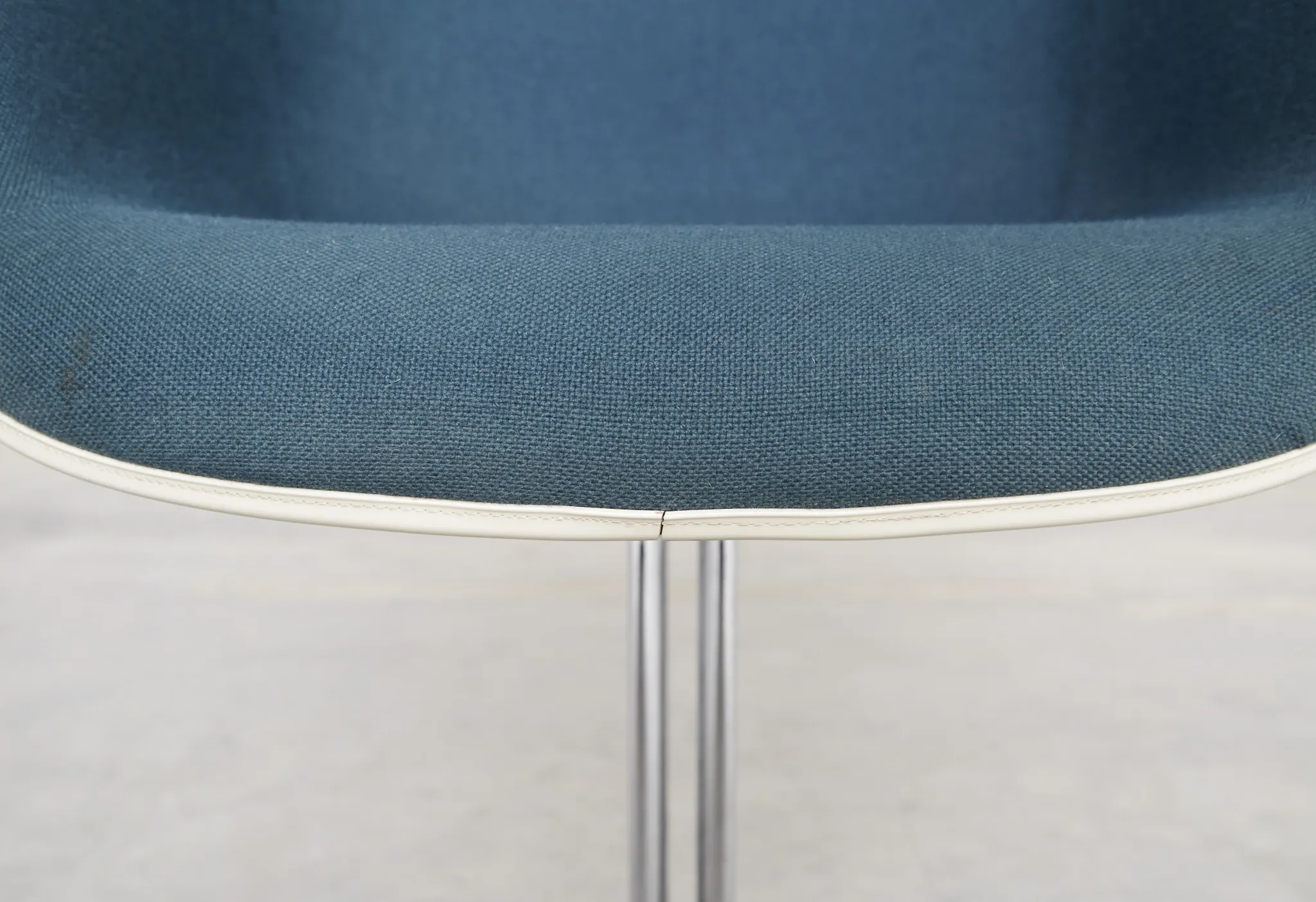 Pair dal la fonda fiberglas chair by charles & ray eames for vitra