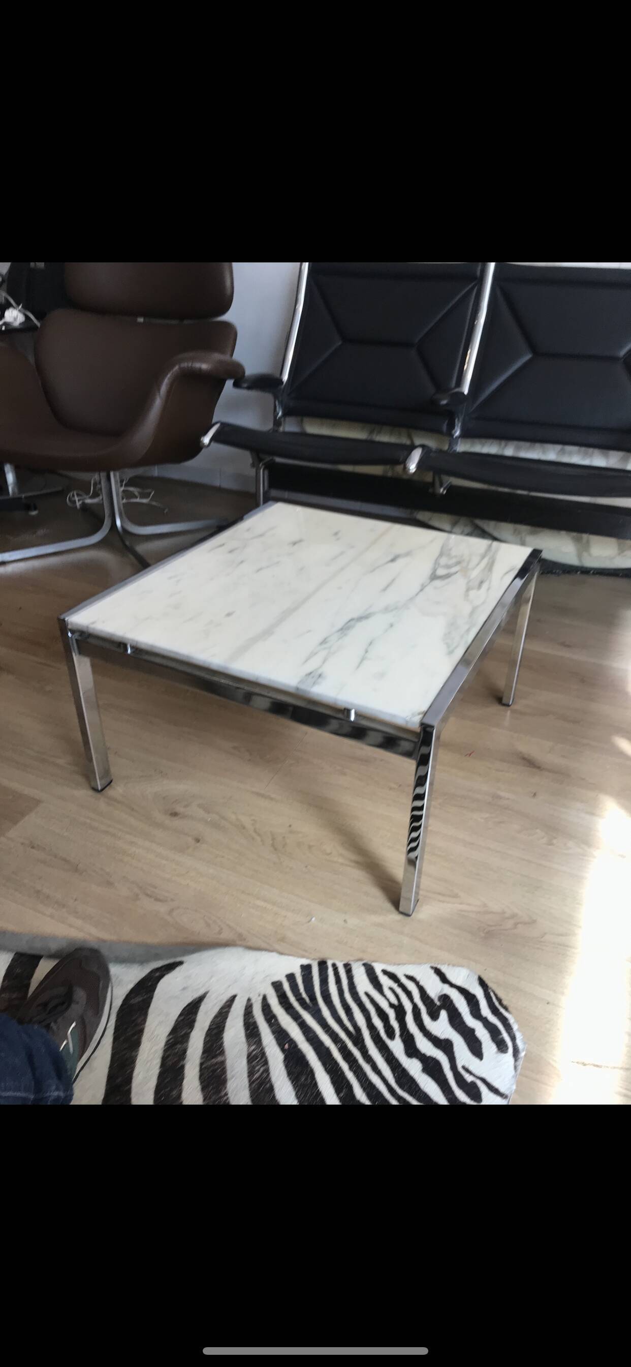 Table basse en marbre de Calacatta et structure  chromée circa 1975