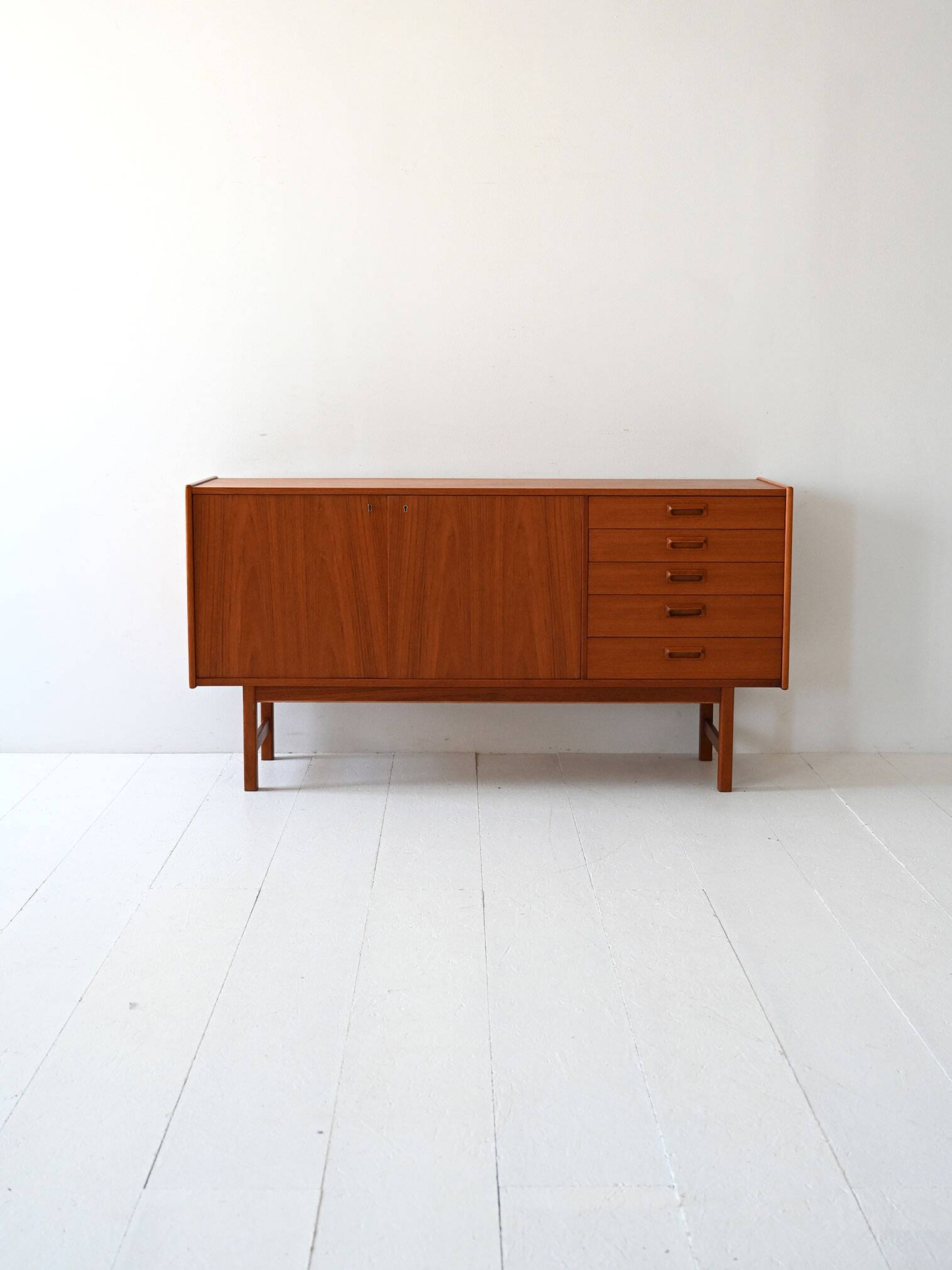 Scandinavian Teak Sideboard with Sculpted Drawers, 1950s/1960s