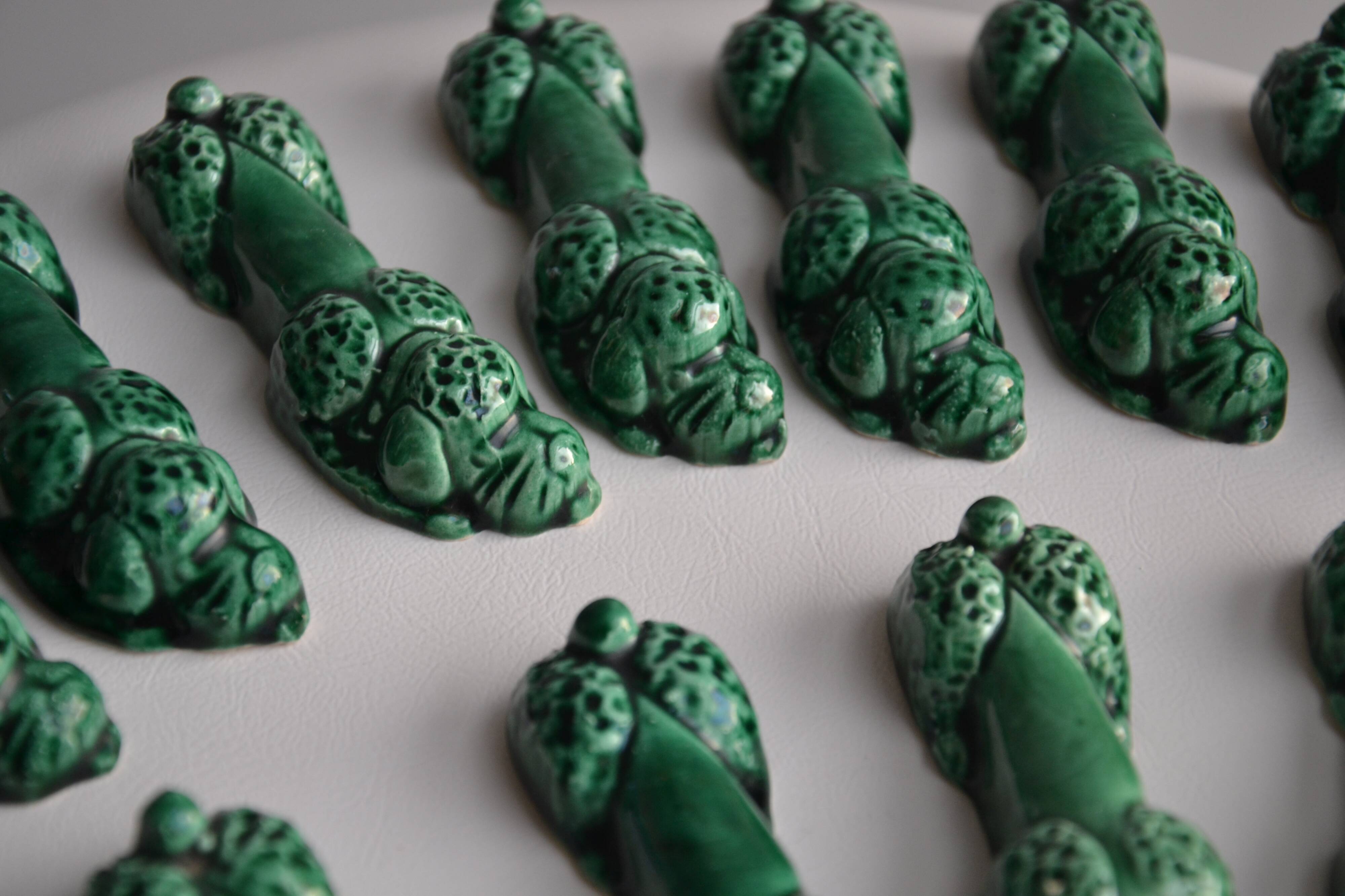 12 green earthenware knife rests