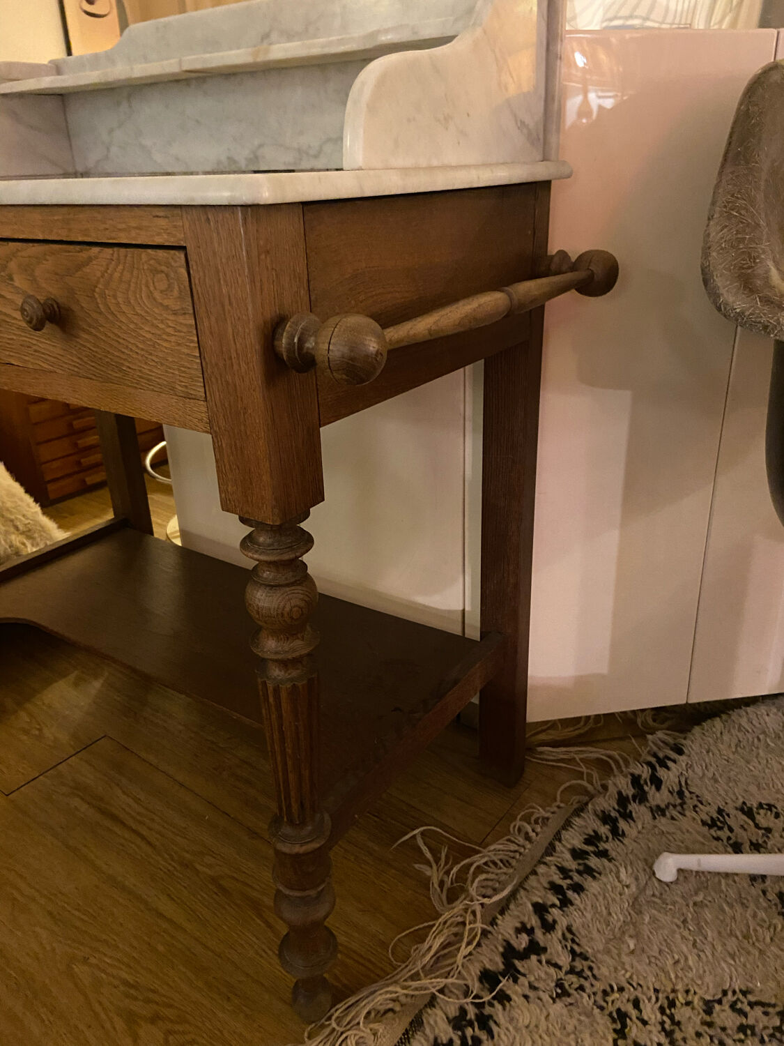 Bathroom cabinet in oak and antique marble