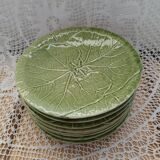 8 assiettes plates anciennes en barbotine