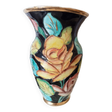 Vase fleuri, signé Vallauris