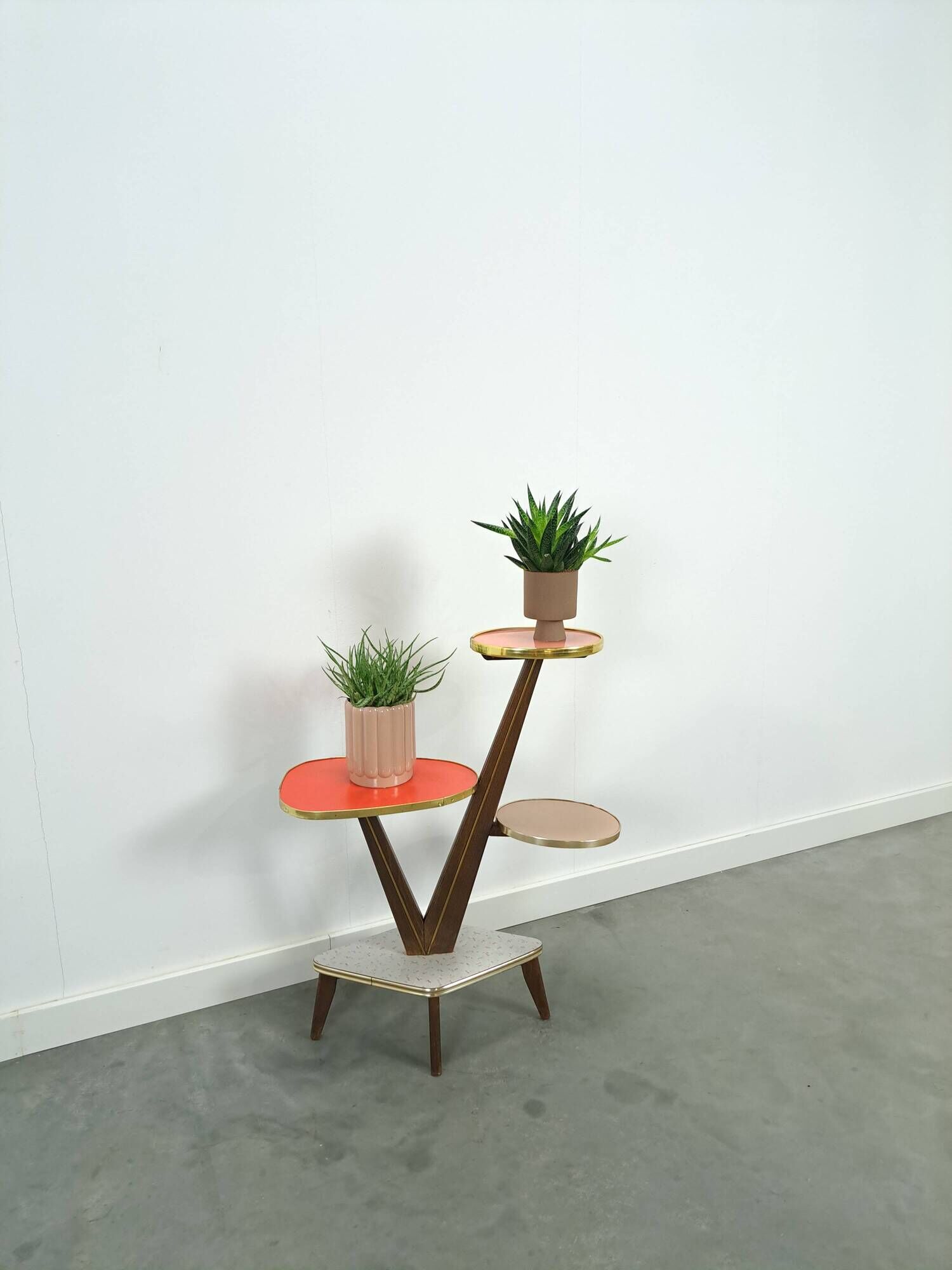 Hoge vintage plantentafel met messing en formica, plantenrek