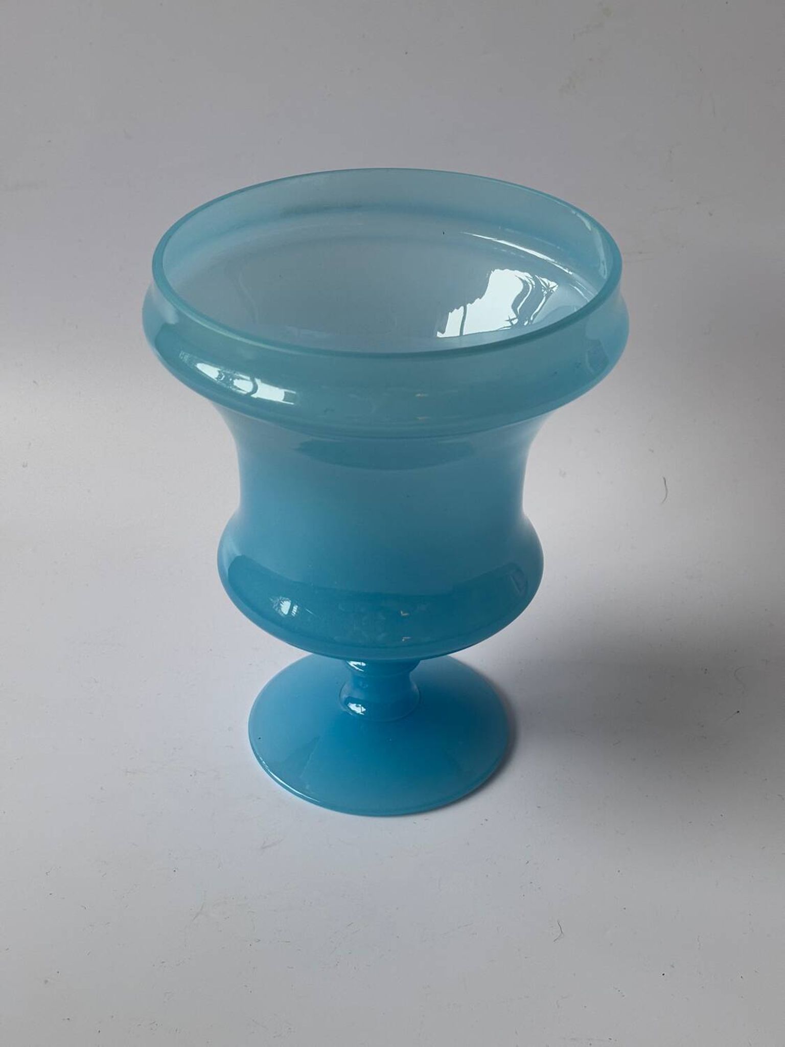 Vase vintage en opaline bleu