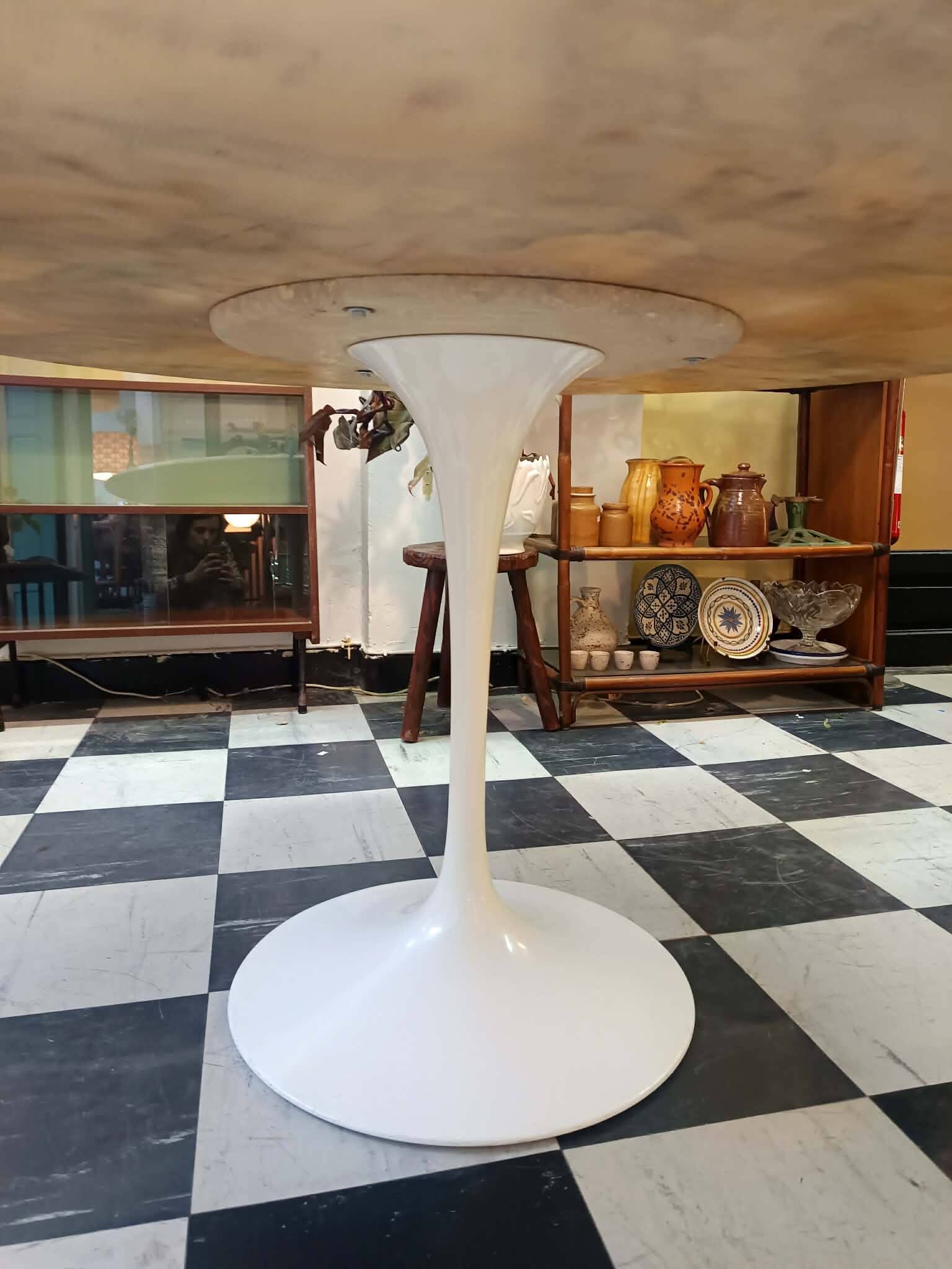 Tulip table Knoll Saarinen 1960 white marble