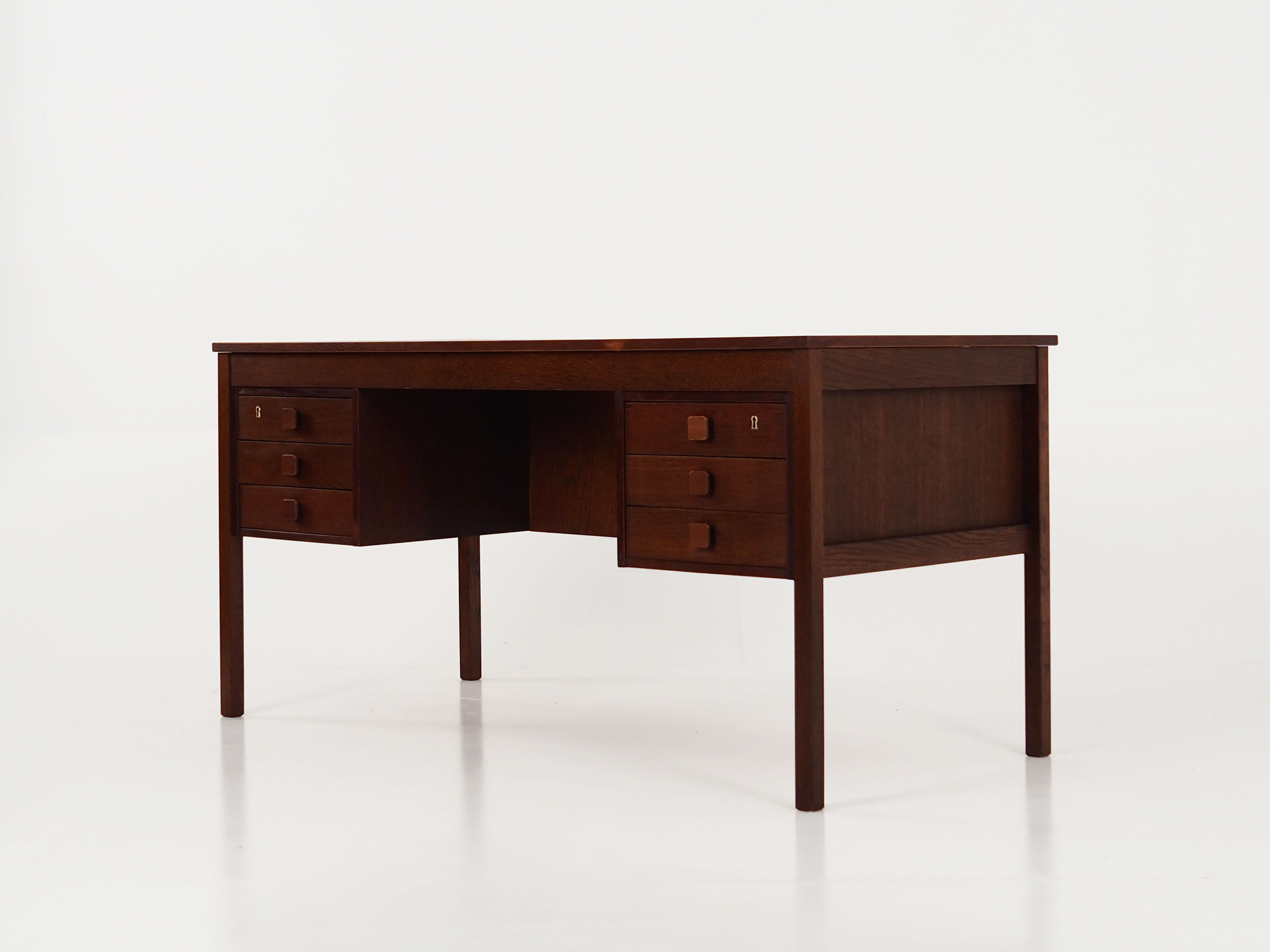 Oak wood desk by Domino Møbler Scandinavian design of the 1970s