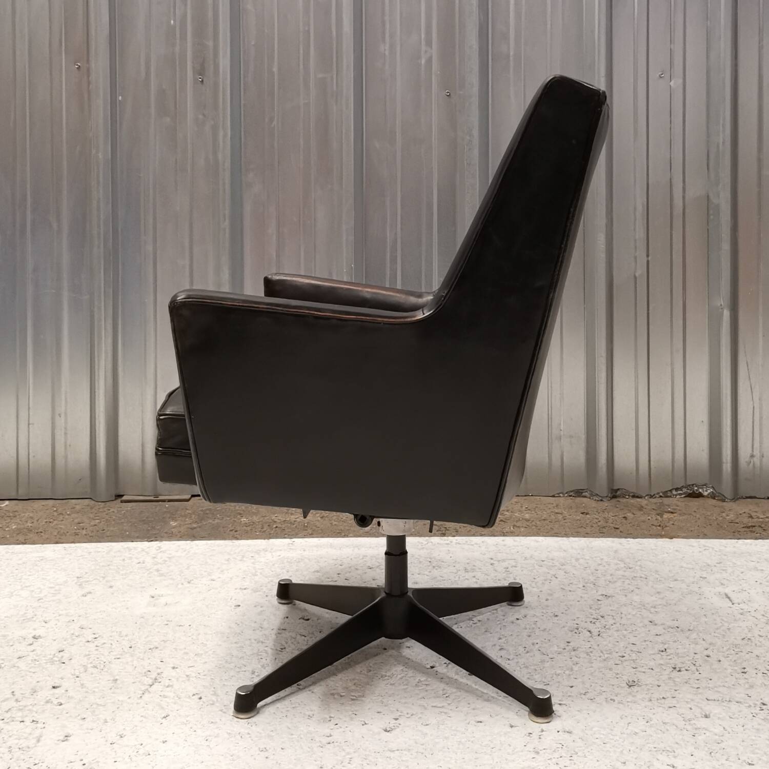 George Nelson Executive Swivel Chair, Herman Miller, 1950